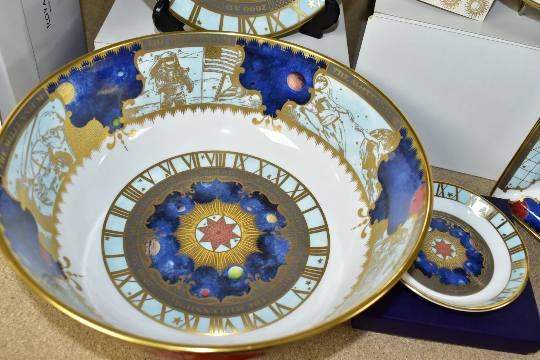 A BOXED ROYAL WORCESTER LIMITED EDITION 'WORCESTER SCENES FLIGHT BOWL' no 133/250, diameter 23cm, - Image 5 of 7
