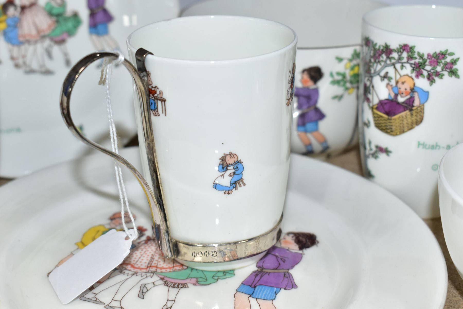 NINE PIECES OF ROYAL DOULTON CHINA NURSERY RHYMES L SERIES WARE, PRINTED WITH DESIGNS IN THE STYLE - Image 5 of 6