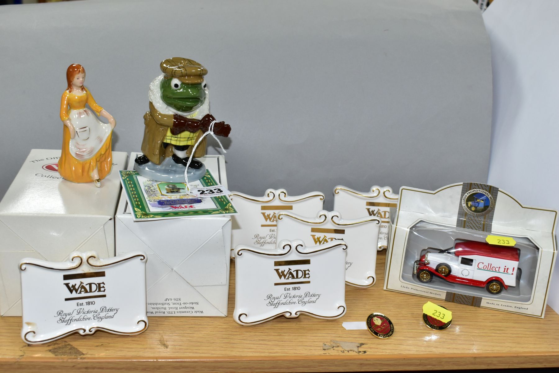 TWO BOXED WADE MEMBERSHIP FIGURES, FIVE NAME STANDS ETC, comprising Toad of Toad Hall 2000, with