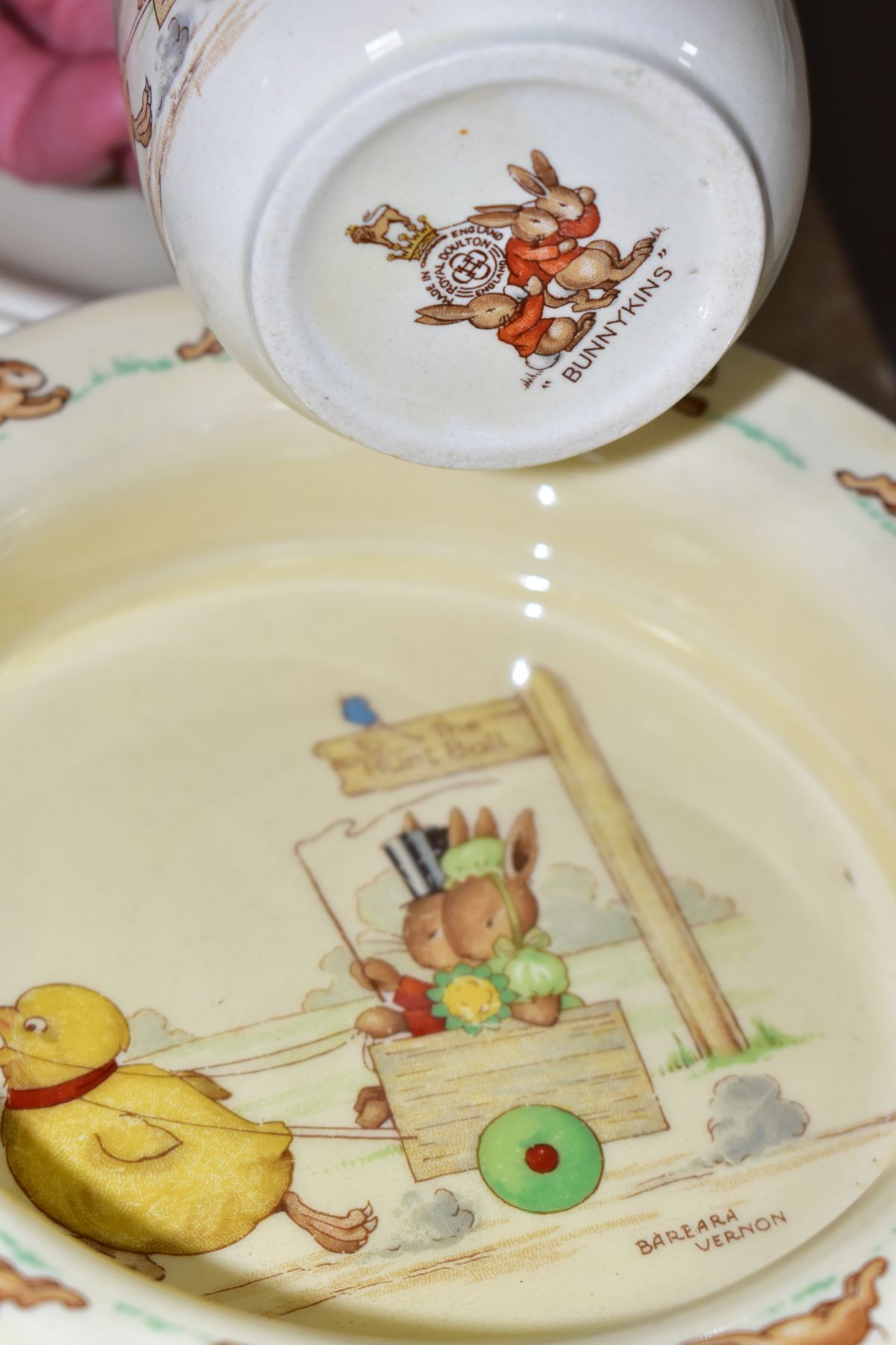 SIX PIECES OF ROYAL DOULTON BUNNYKINS EARTHENWARE TABLES WARES OF CHICKEN PULLING CART, DESIGNED - Image 7 of 10
