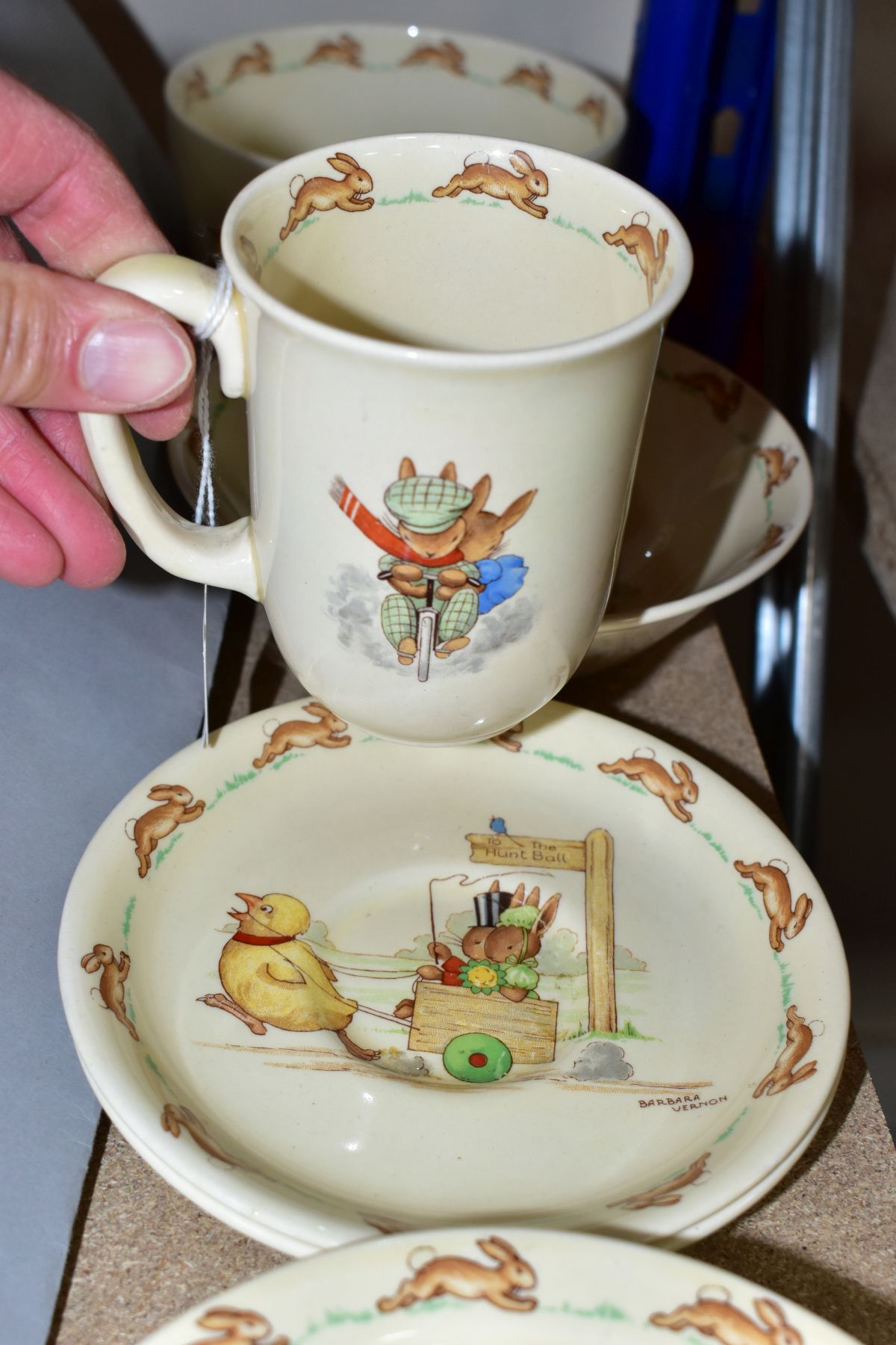 SIX PIECES OF ROYAL DOULTON BUNNYKINS EARTHENWARE TABLES WARES OF CHICKEN PULLING CART, DESIGNED - Image 3 of 10