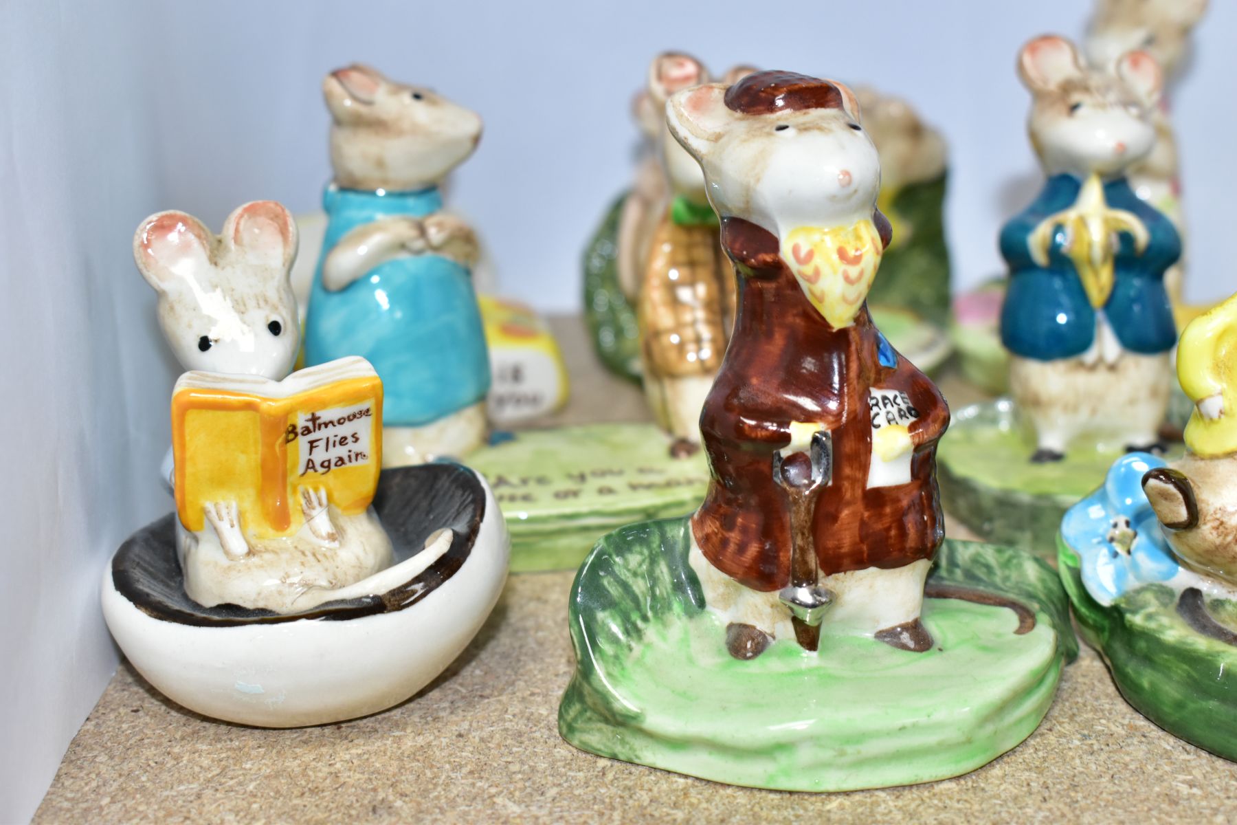 ELEVEN BESWICK FIGURES FROM KITTY MACBRIDE'S HAPPY MICE, comprising A Family Mouse no. 2526, - Image 3 of 8