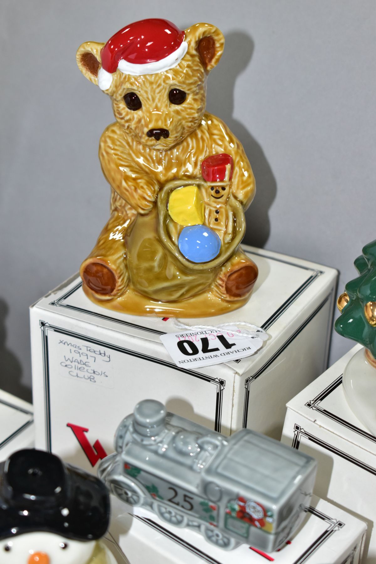 VARIOUS WADE COLLECTABLES, comprising boxed Christmas Teddy 1997 (written label on box), two boxed - Image 8 of 10