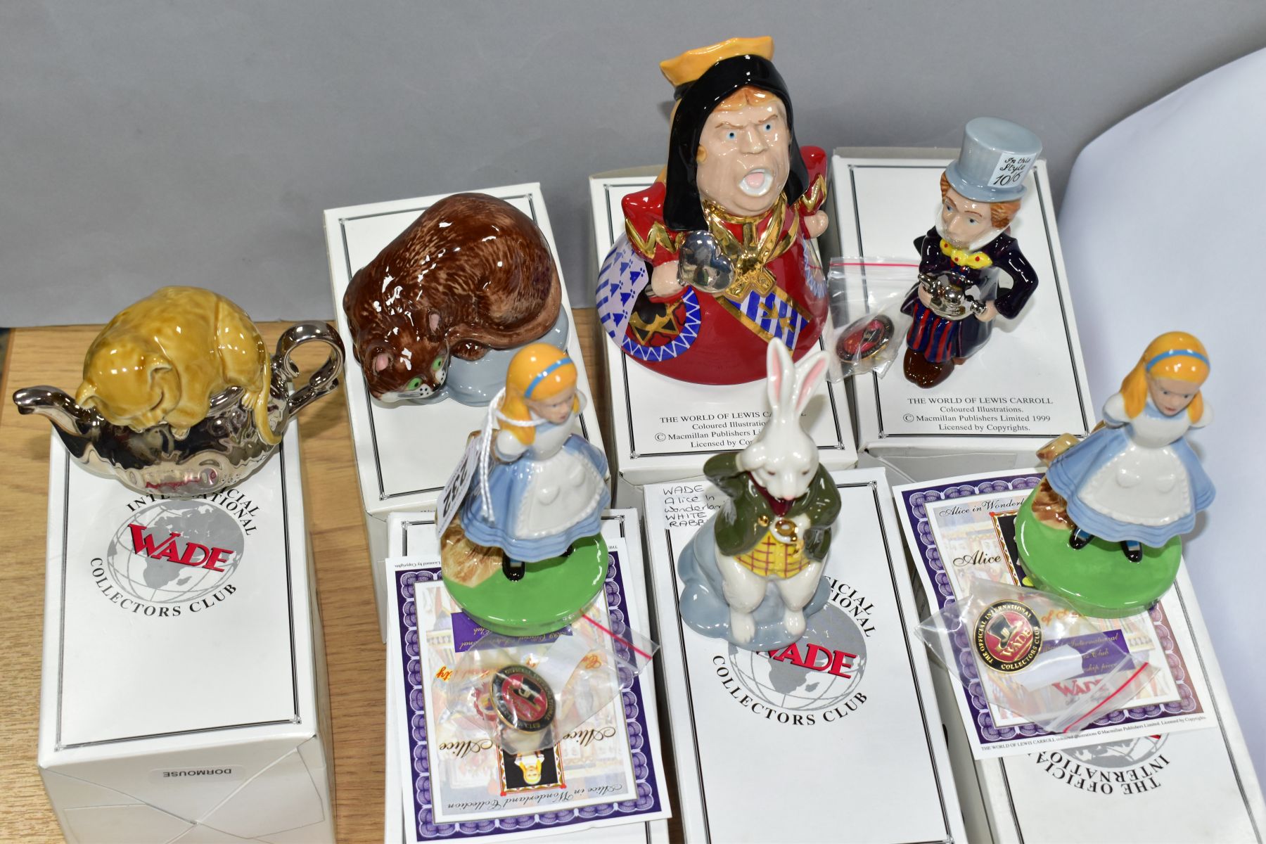 SEVEN BOXED WADE MEMBERSHIP FIGURES 1999 FROM ALICE IN WONDERLAND, comprising two Alice, both with - Image 6 of 6