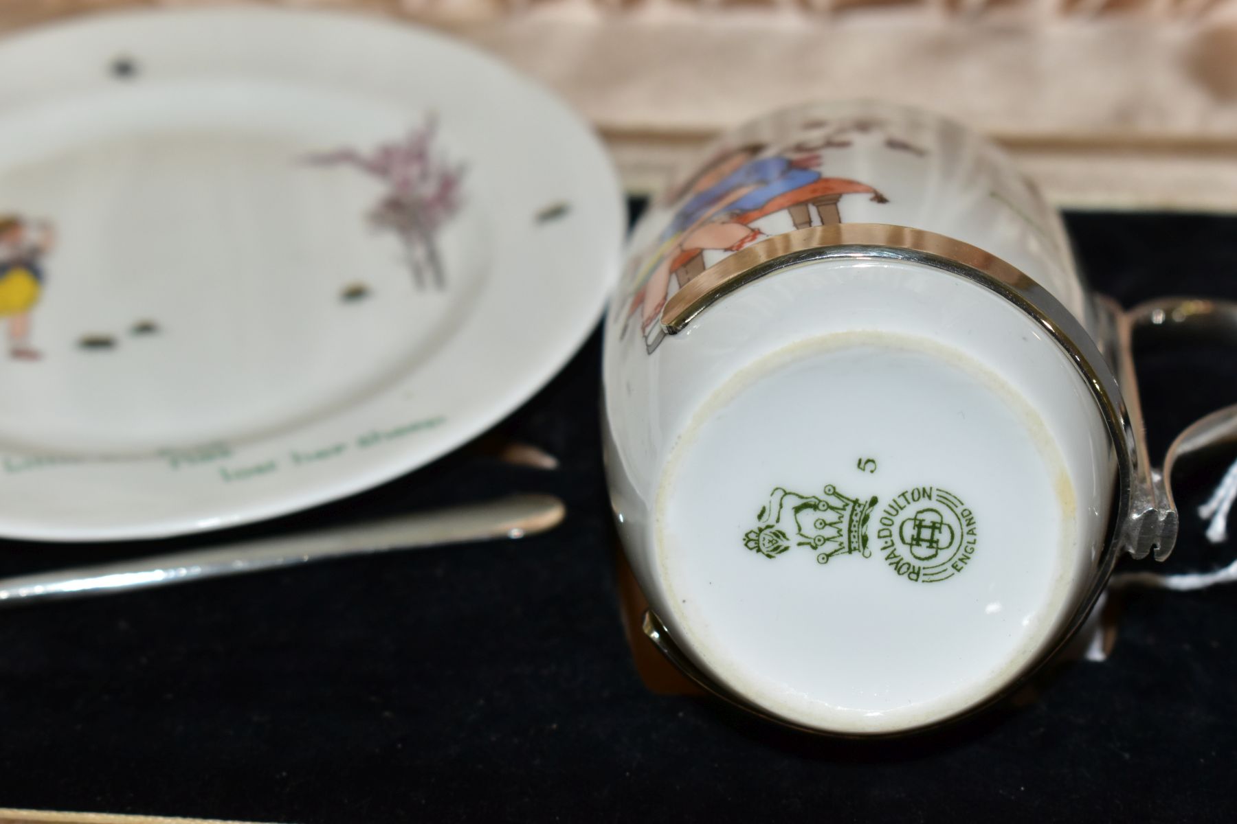 A CASED TWO PIECE ROYAL DOULTON CHINA NURSERY RYHYMES L SERIES WARE TEA SET, comprising burke beaker - Image 4 of 5