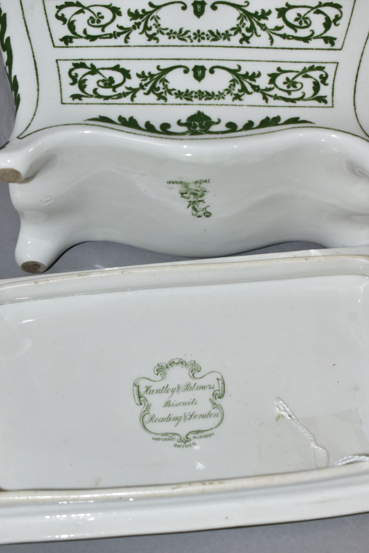 A ROYAL DOULTON NURSERY RHYMES 'A' SERIES WARE HUNTLEY & PALMERS BISCUIT CASKET IN THE FORM OF A - Image 6 of 7