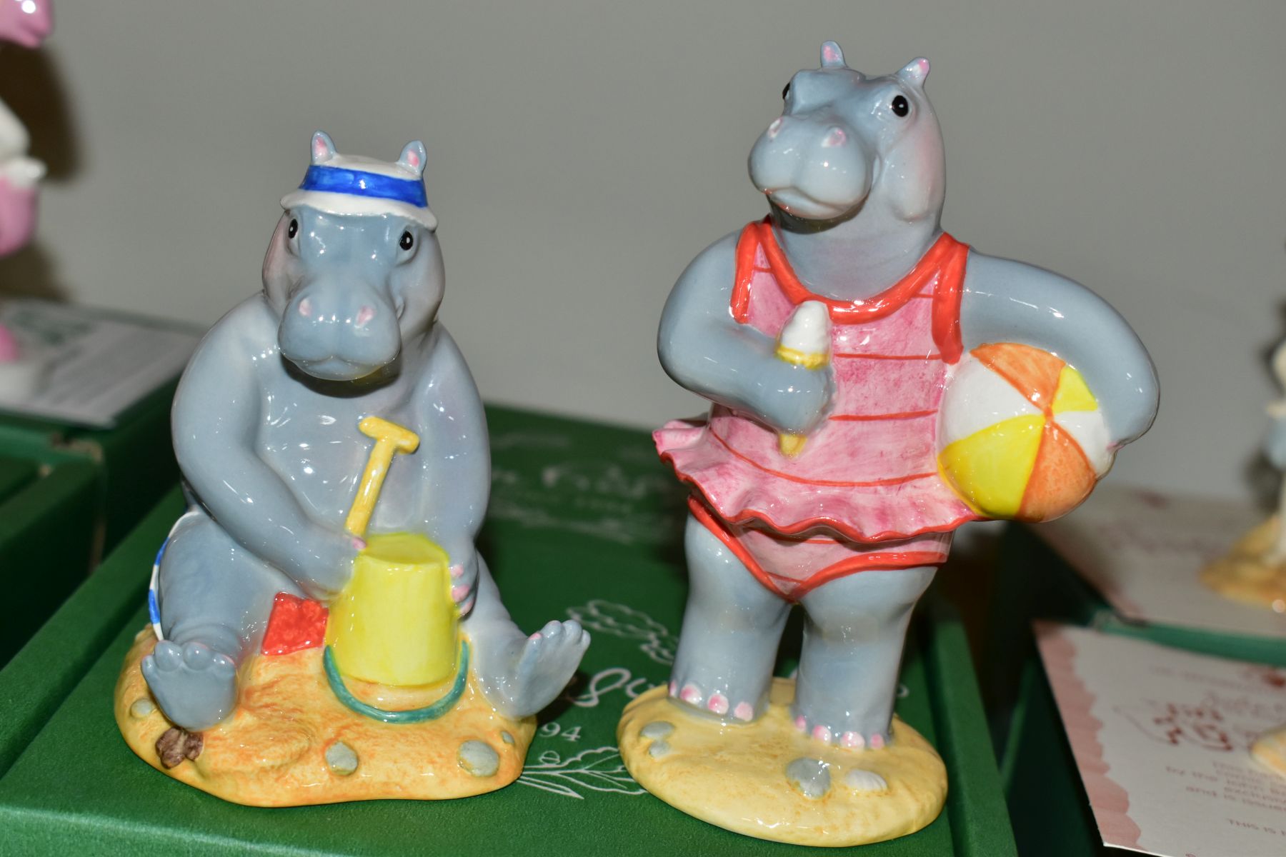 A SET OF SIX BOXED LIMITED EDITION BESWICK HIPPOS ON HOLIDAY FIGURES, comprising Grandma HH1, - Image 4 of 5