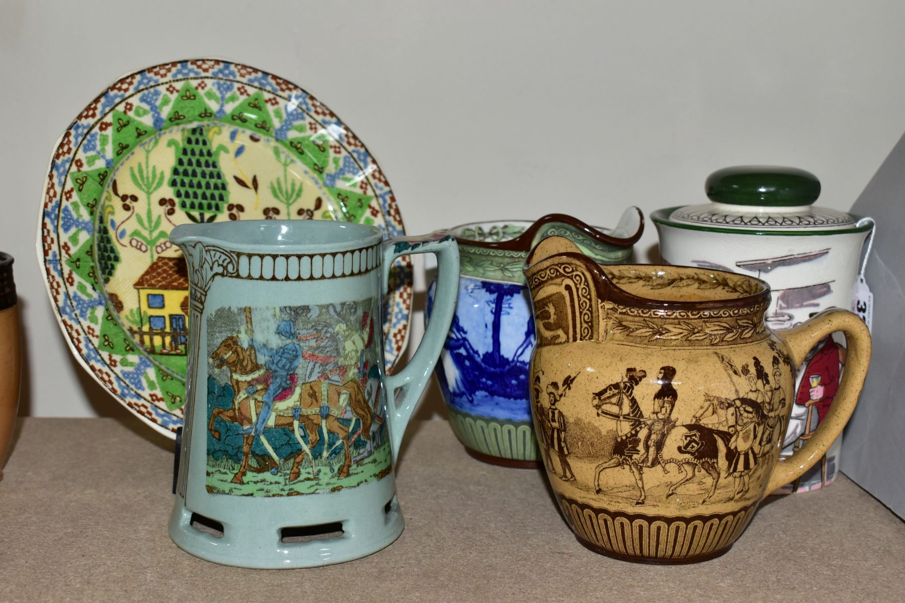 FIVE PIECES OF ROYAL DOULTON SERIES WARE, comprising a tobacco jar 'Huntsmen at the Inn' D2778,