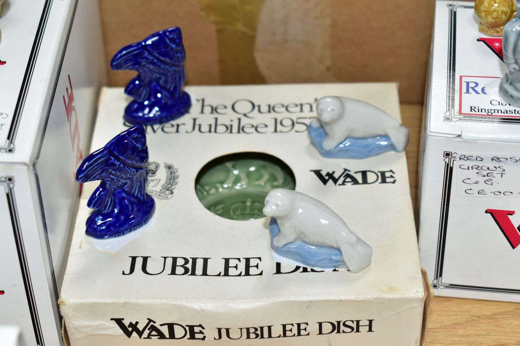 VARIOUS WADE COLLECTABLES, comprising boxed Christmas Teddy 1997 (written label on box), two boxed - Image 3 of 10