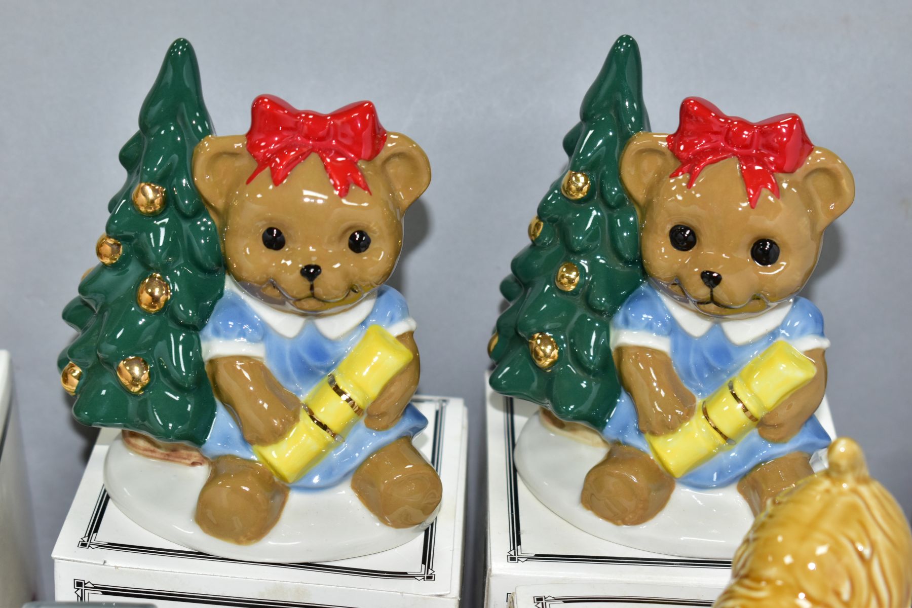 VARIOUS WADE COLLECTABLES, comprising boxed Christmas Teddy 1997 (written label on box), two boxed - Image 7 of 10