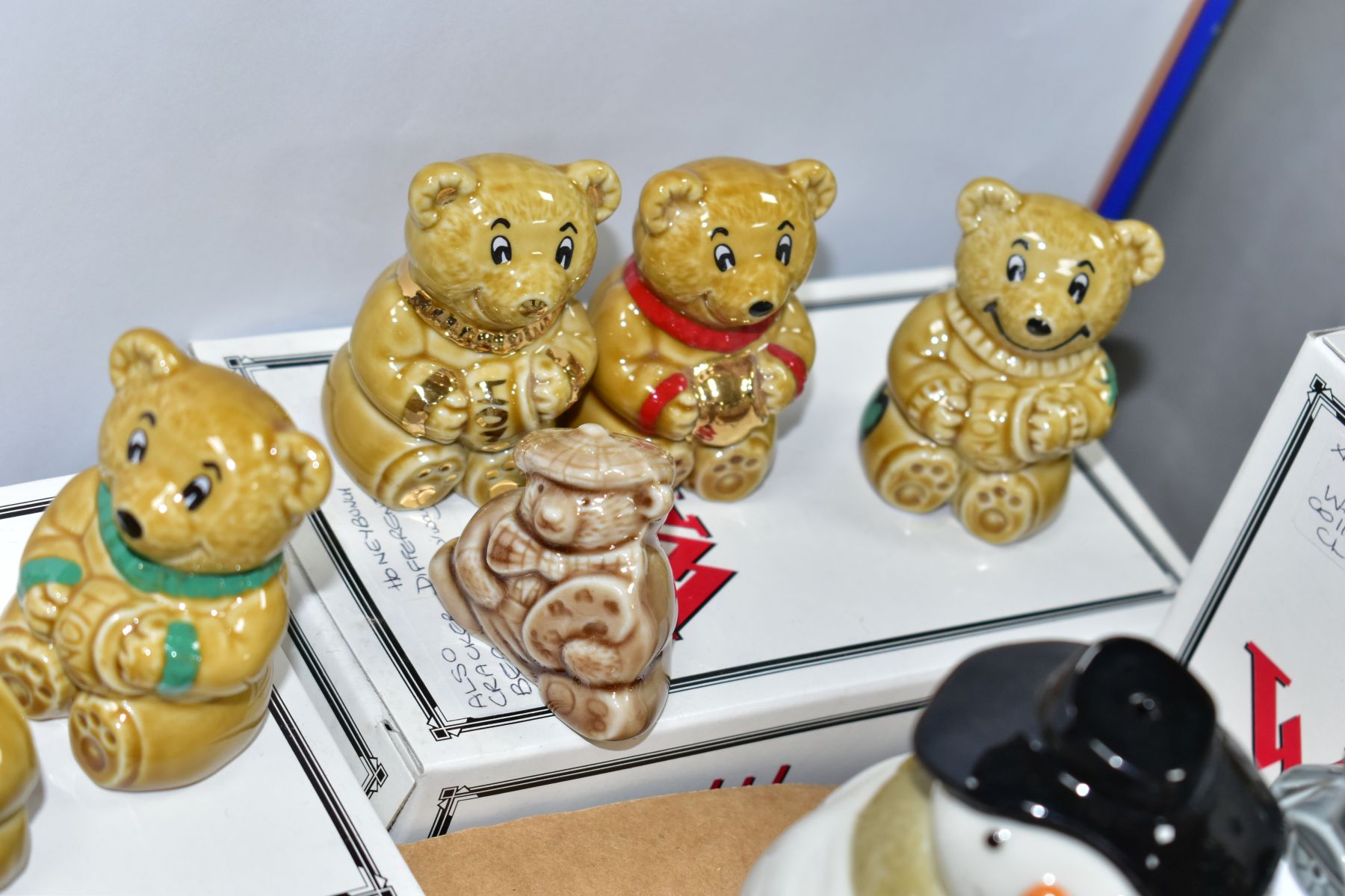 VARIOUS WADE COLLECTABLES, comprising boxed Christmas Teddy 1997 (written label on box), two boxed - Image 9 of 10