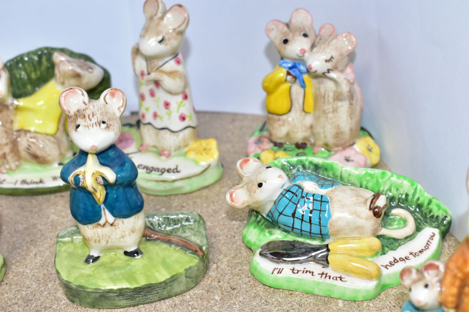 ELEVEN BESWICK FIGURES FROM KITTY MACBRIDE'S HAPPY MICE, comprising A Family Mouse no. 2526, - Image 4 of 8