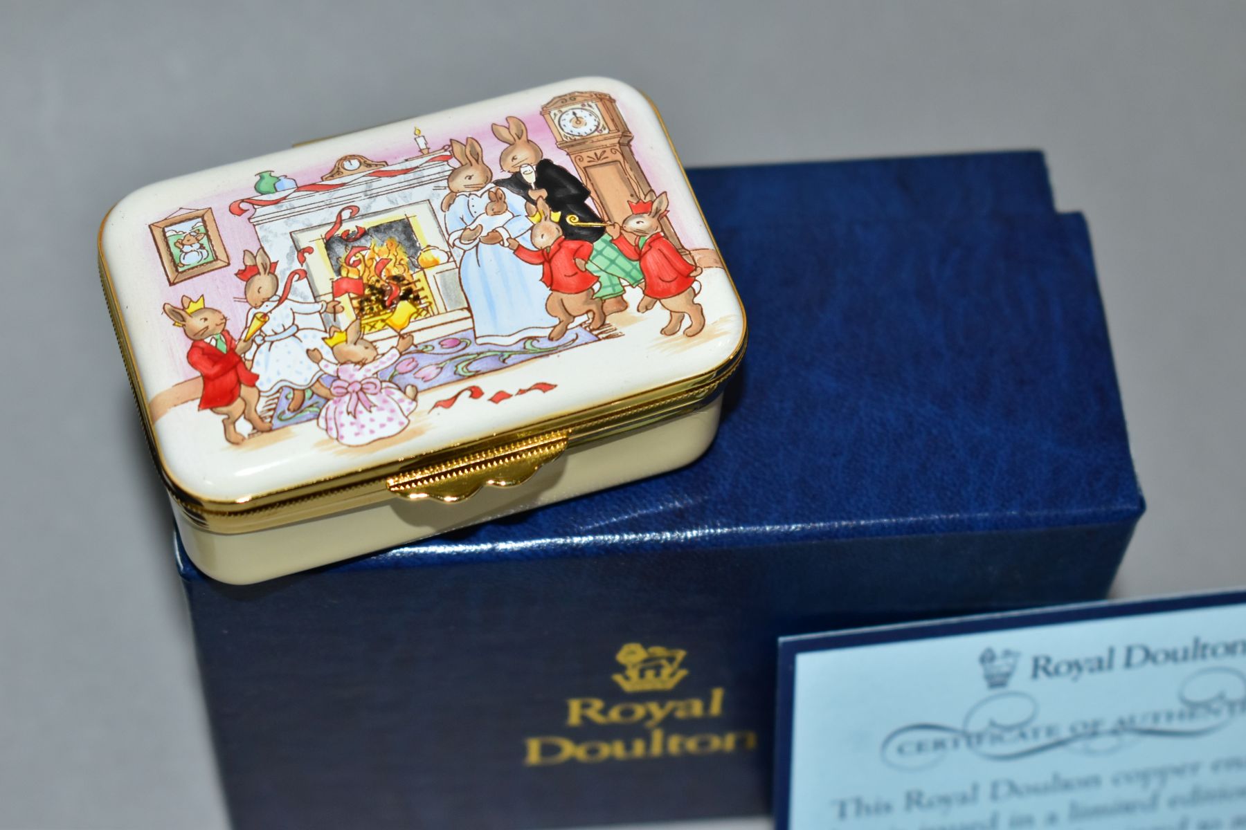 A BOXED ROYAL DOULTON BUNNYKINS ENAMELLED COMMEMORATIVE BOX, 'Millennium Box' limited edition no - Image 3 of 4