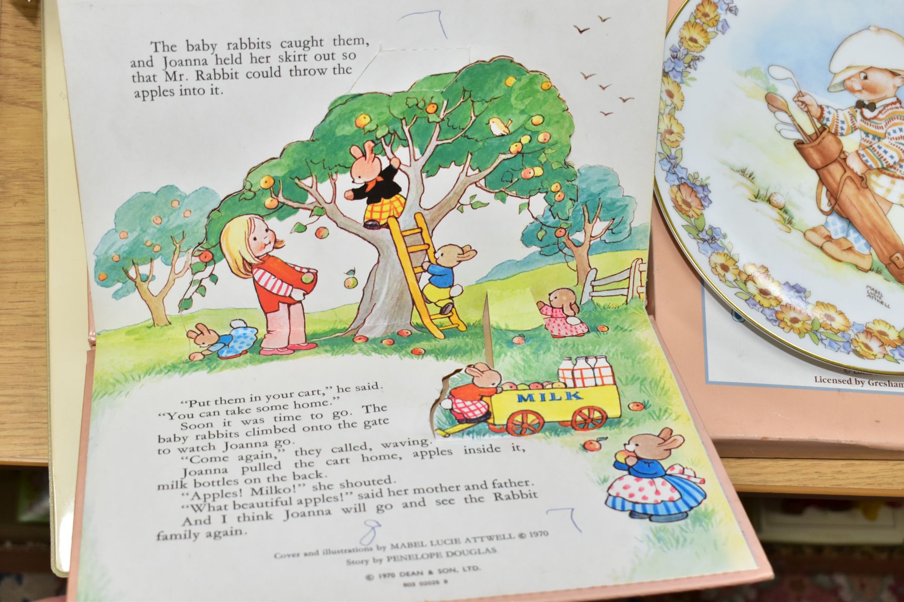 MABEL LUCIE ATTWELL COLLECTABLES comprising a limited edition 21cm collectors plate by Gresham, with - Image 6 of 7