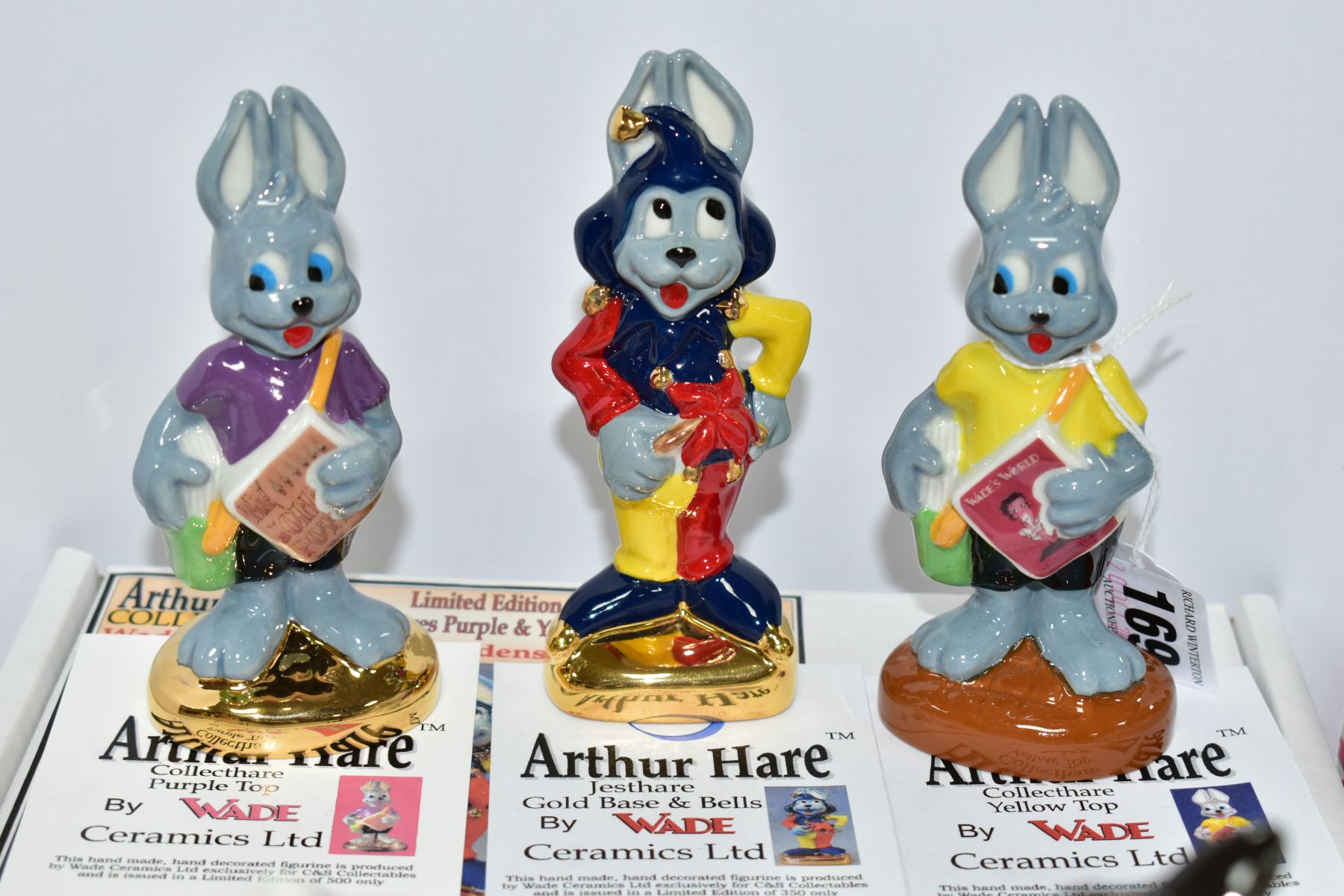 A BOXED WADE LIMITED EDITION ARTHUR HARE COLLECTORS SET FROM 'WADE FAIR TRENTHAM GARDENS 11TH