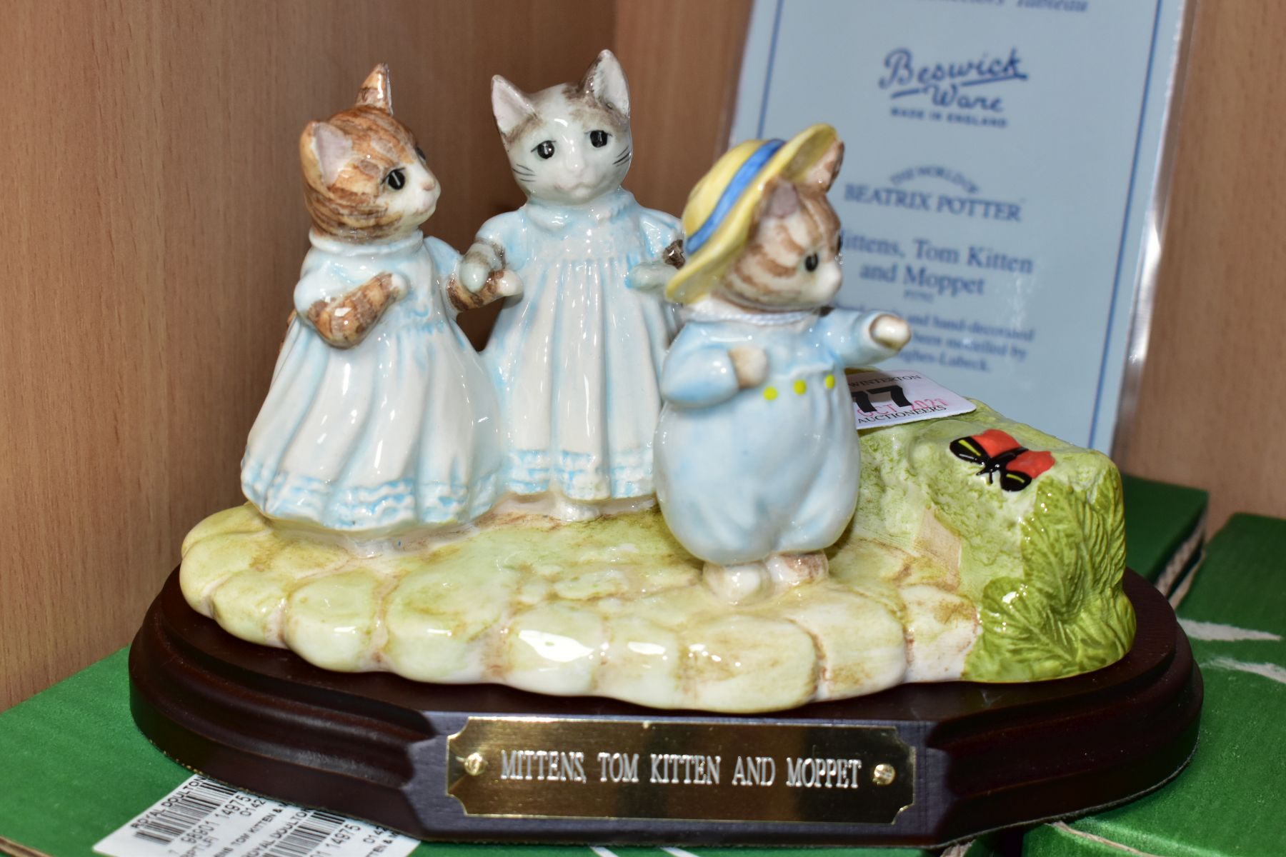 A BOXED BESWICK WARE BEATRIX POTTER ANNUAL COLLECTORS TABLEAU 1999, Mittens, Tom Kitten and Moppet - Image 2 of 4