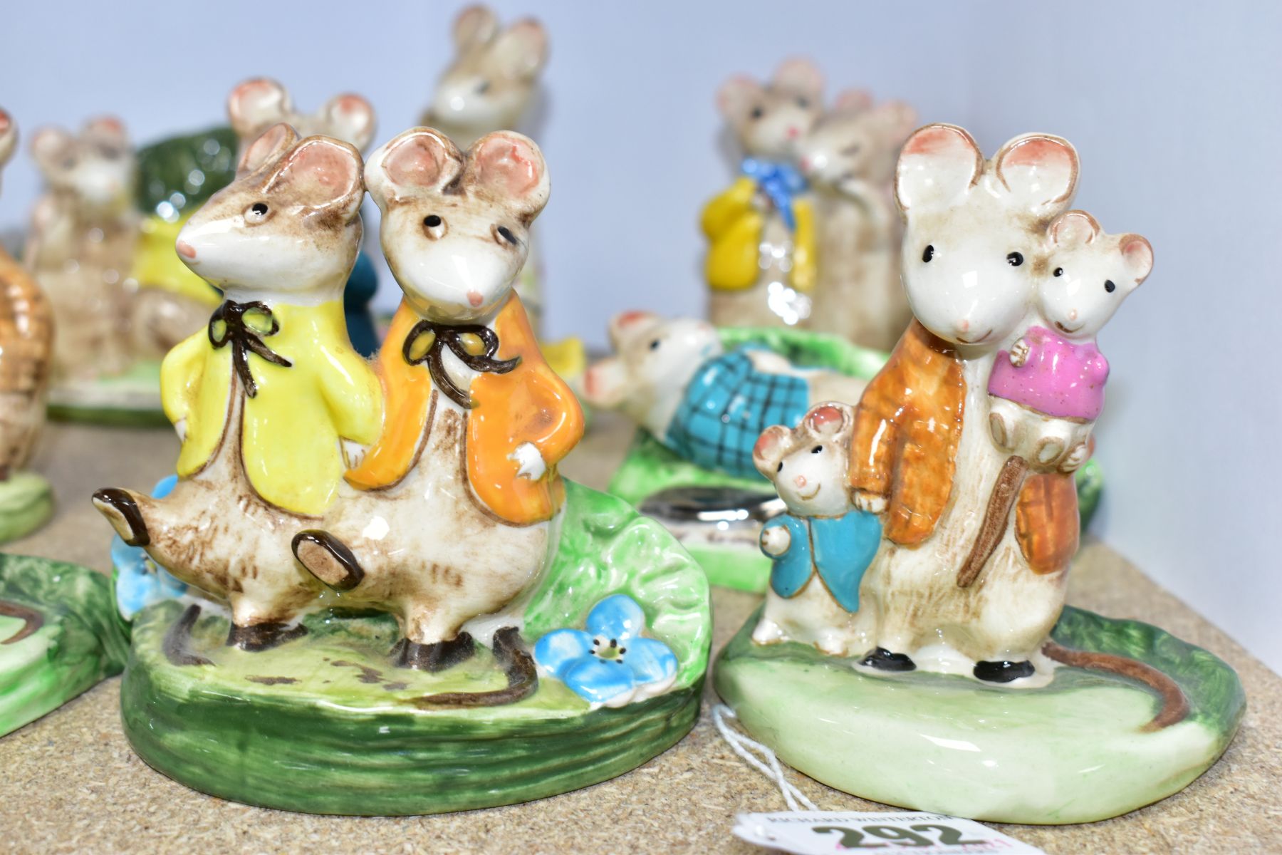 ELEVEN BESWICK FIGURES FROM KITTY MACBRIDE'S HAPPY MICE, comprising A Family Mouse no. 2526, - Image 2 of 8