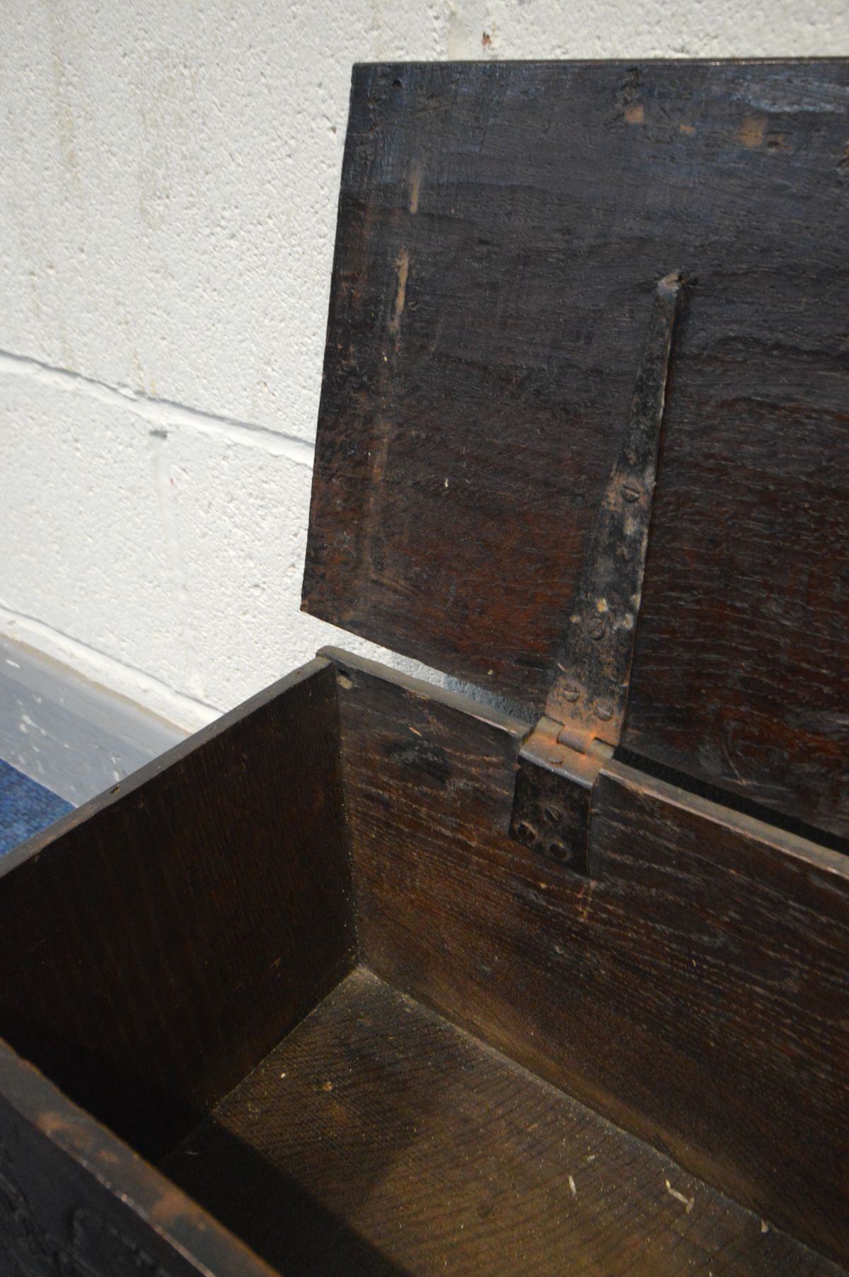 AN EARLY 18TH CENTURY OAK SIX PLANK BOARDED CHEST, with a moulded edge and iron hinged lid, and - Image 5 of 6