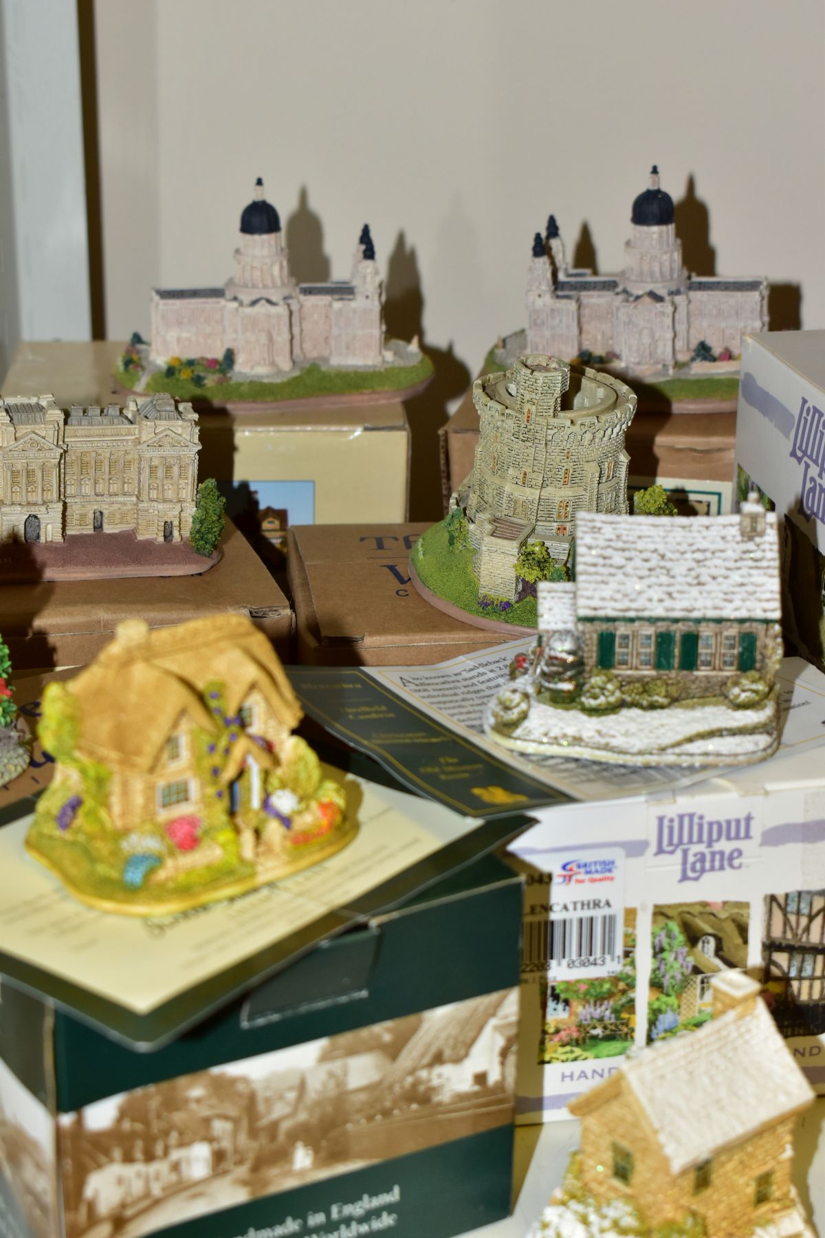 THIRTY SIX MODEL BUILDINGS, RESIN FIGURES, ETC, including Lilliput Lane 'Queen of Hearts' boxed, ' - Image 9 of 10