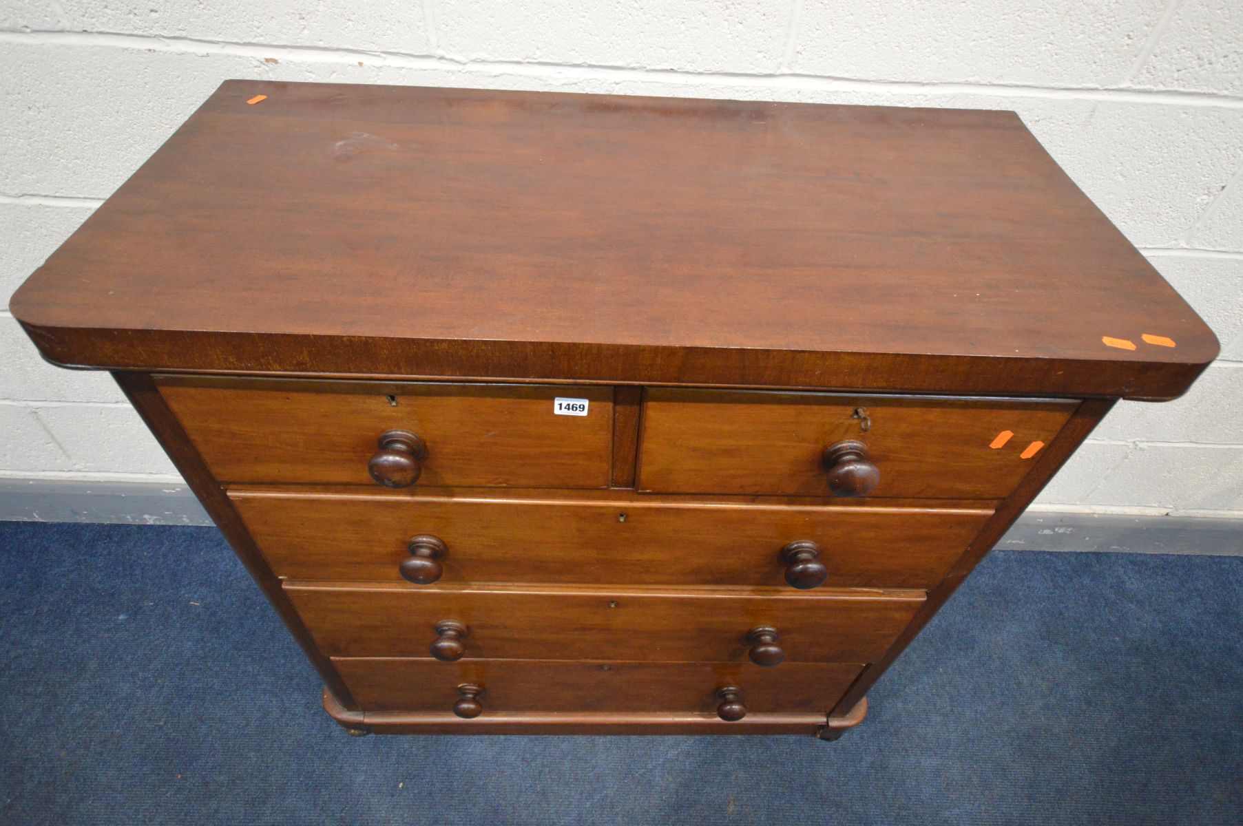 A VICTORIAN MAHOGANY CHEST OF TWO SHORT OVER THREE LONG DRAWERS, width 103cm x depth 49cm x height - Image 2 of 3