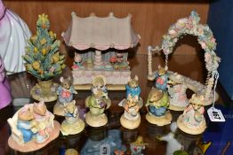 A COLLECTION OF TWELVE BORDER FINE ARTS BRAMBLY HEDGE FIGURES AND ACCESSORIES, comprising BH16