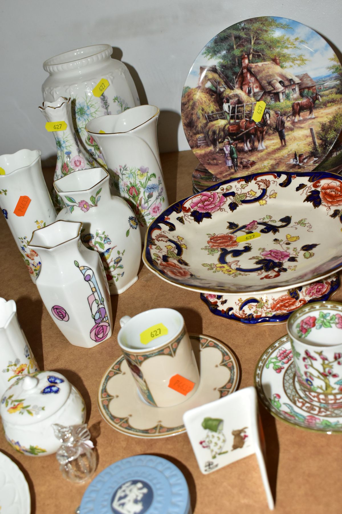 A GROUP OF CERAMIC GIFTWARE ETC, to include Aynsley Pembroke, Cottage Garden, Rennie Mackintosh, and - Image 6 of 6