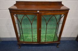 AN EARLY 20TH CENTURY OAK CHINA CABINET, with raised back, two double glazed doors enclosing two