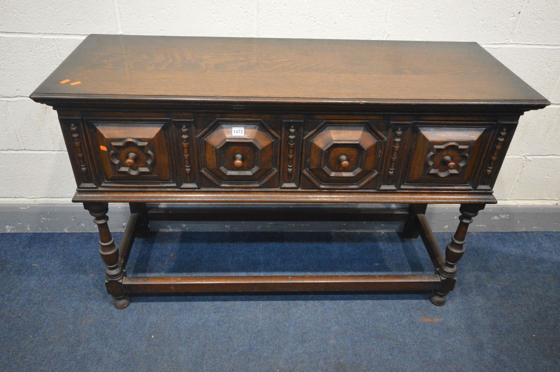 AN EARLY 20TH CENTURY OAK SIDEBOARD, two geometric fronted drawers, on a box stretcher, width