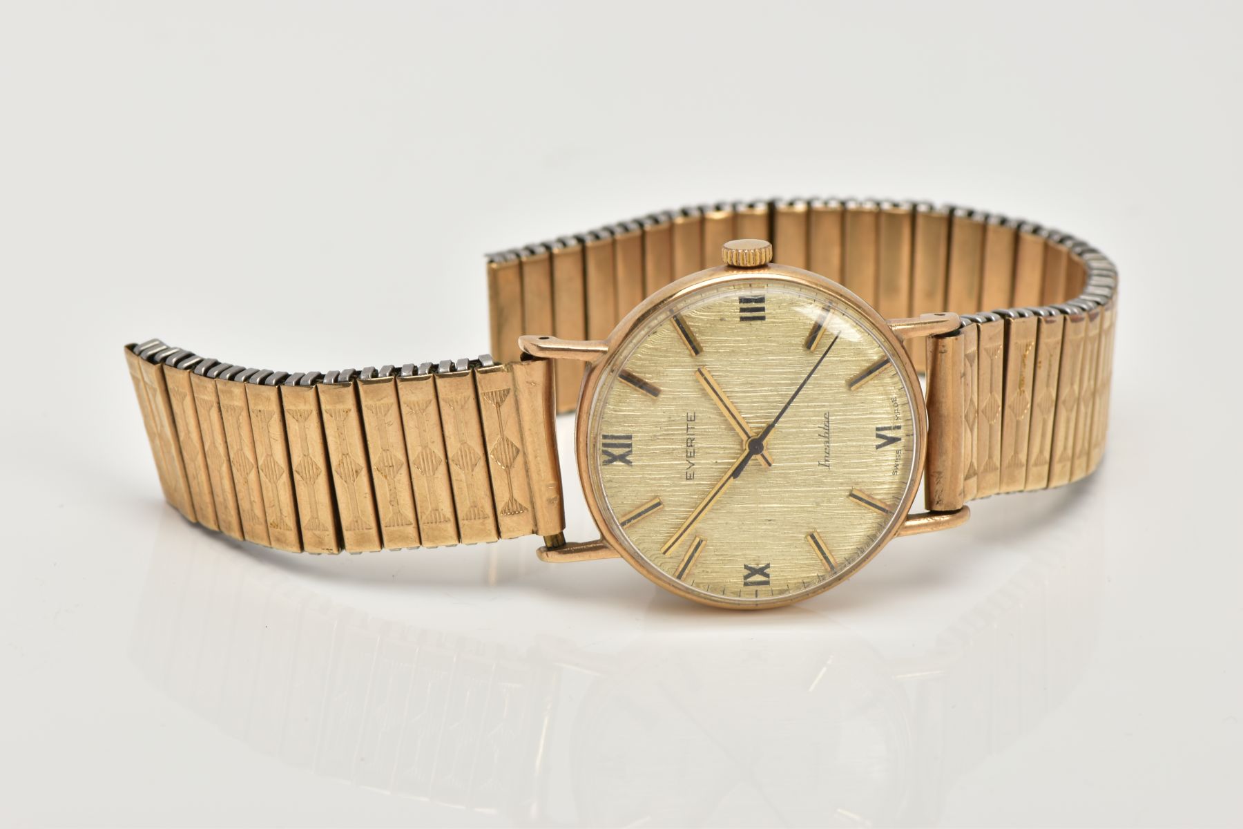 A GENTLEMEN'S 9CT GOLD ‘EVERITE’ WRISTWATCH, hand wound movement, round gold textured dial signed ‘ - Image 3 of 5