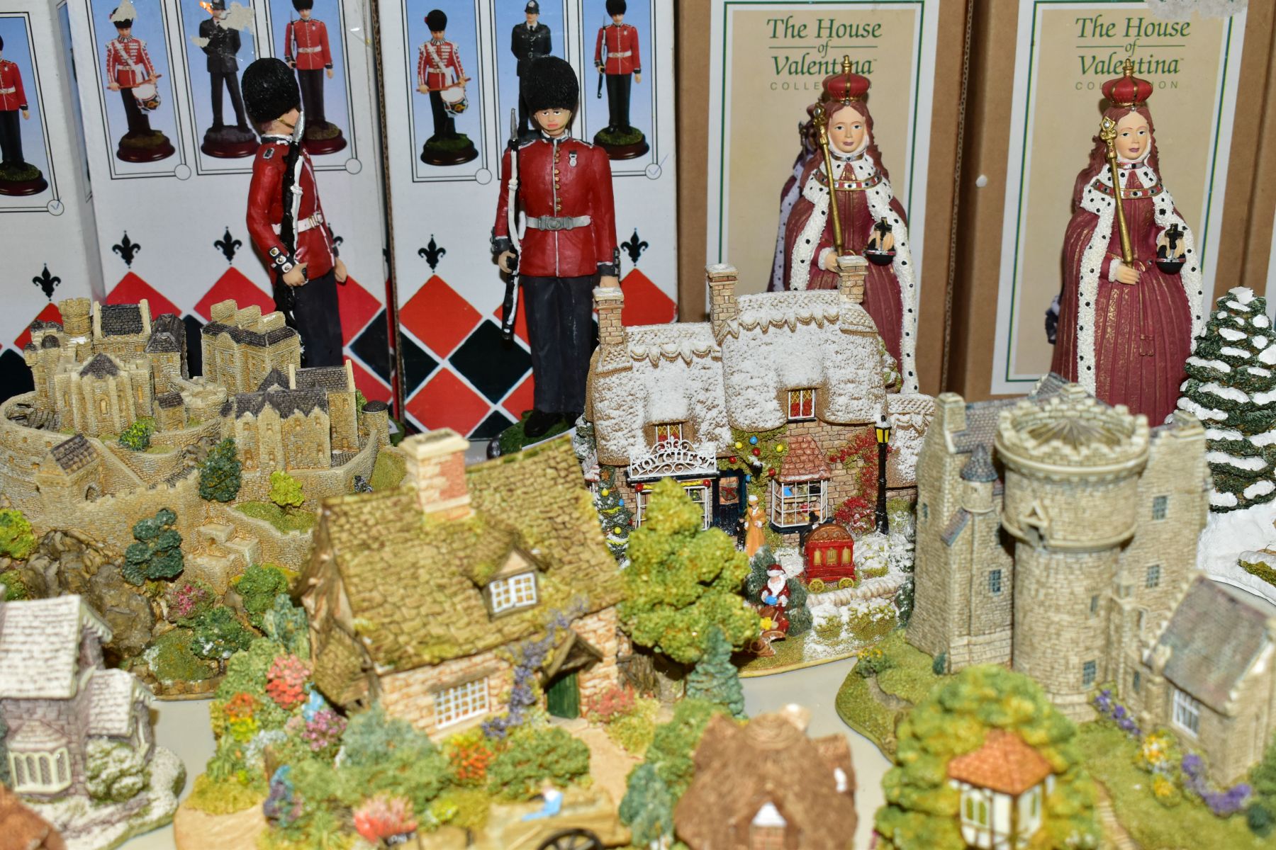 THIRTY SIX MODEL BUILDINGS, RESIN FIGURES, ETC, including Lilliput Lane 'Queen of Hearts' boxed, ' - Image 4 of 10