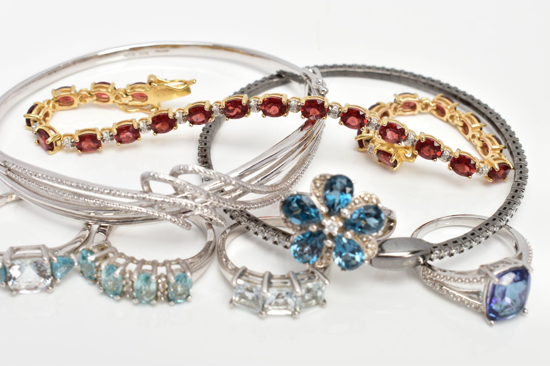 A SELECTION OF JEWELLERY, to include a silver gilt line bracelet, set with oval cut garnets, - Image 7 of 7