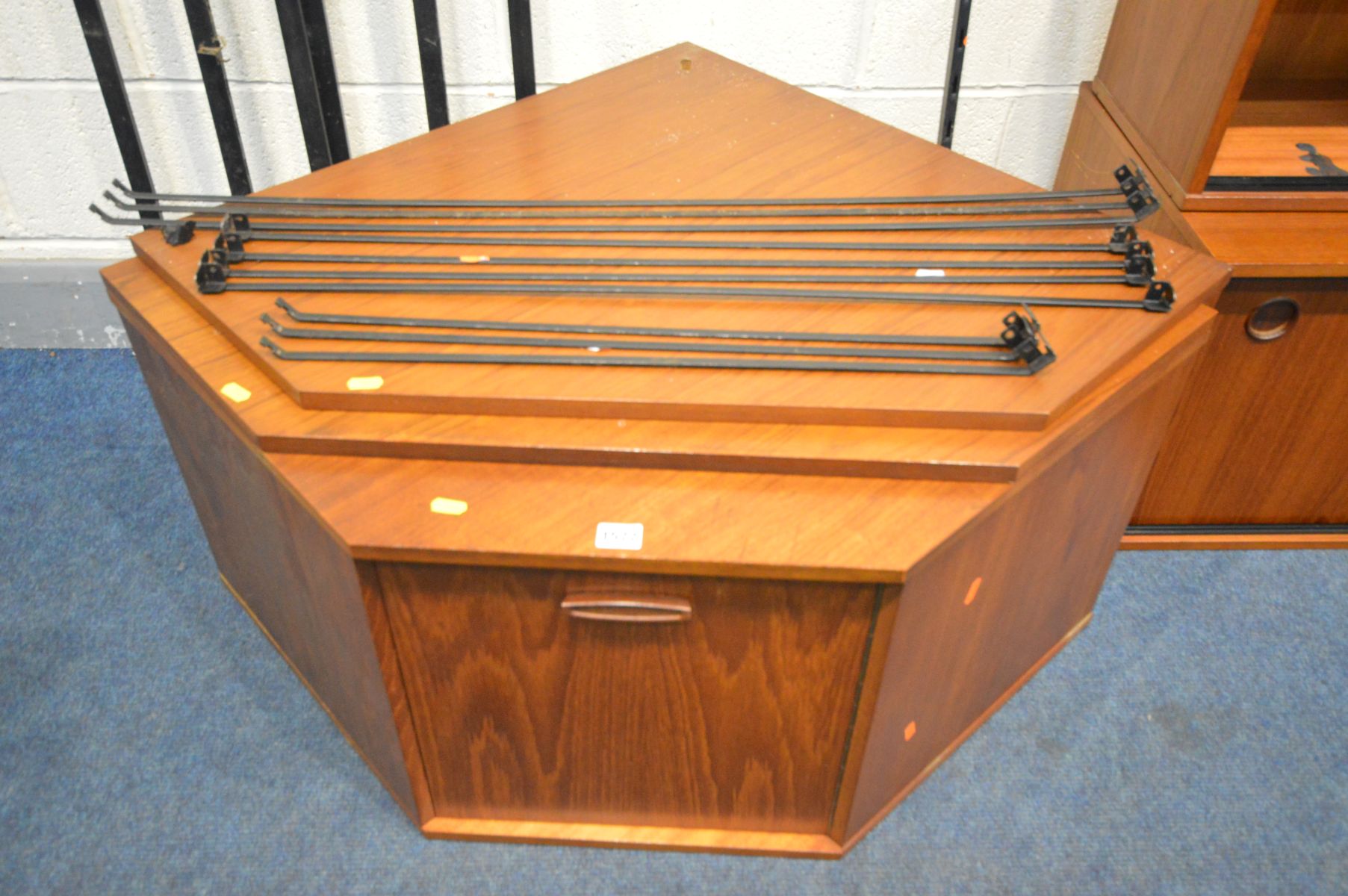 AN AVALON 1960'S TEAK MODULAR CORNER SHELVING SYSTEM, comprising three metal uprights, corner - Image 2 of 3