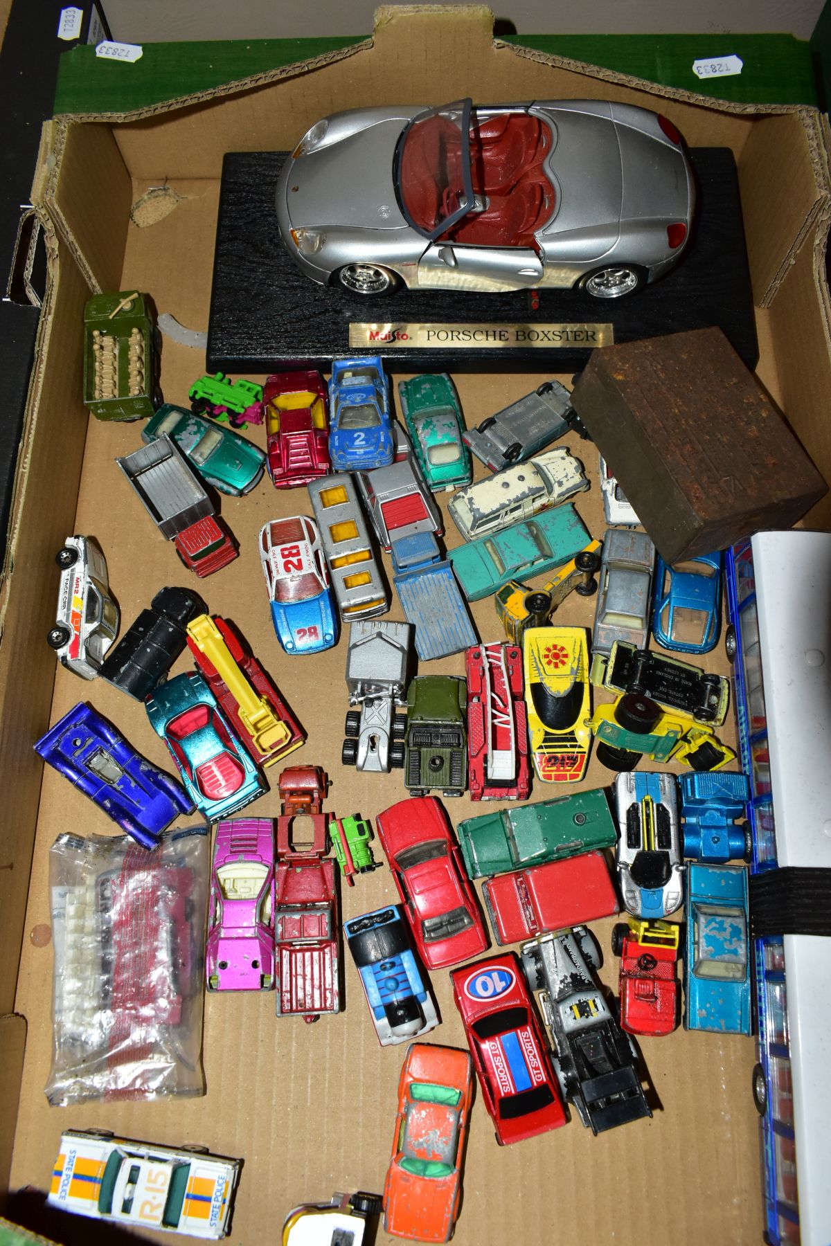 A QUANTITY OF UNBOXED AND ASSORTED PLAYWORN DIECAST VEHICLES, to include Matchbox 1-75 regular and - Image 2 of 9