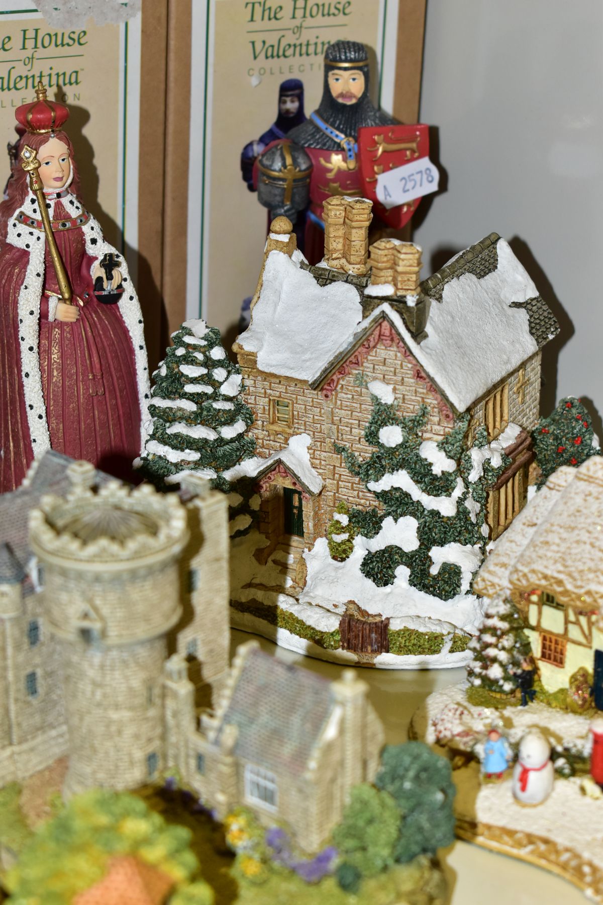 THIRTY SIX MODEL BUILDINGS, RESIN FIGURES, ETC, including Lilliput Lane 'Queen of Hearts' boxed, ' - Image 5 of 10