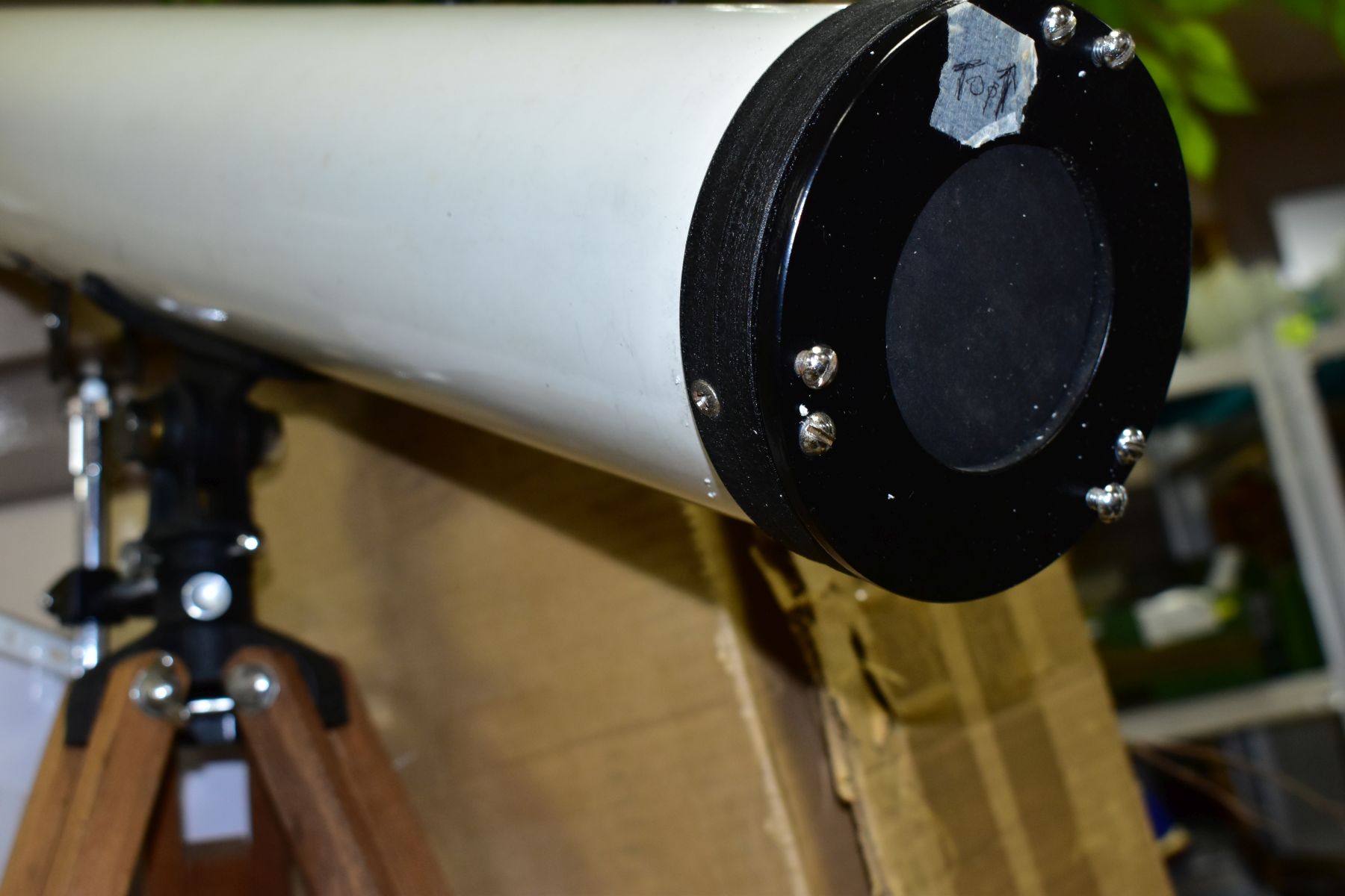 A BOXED PHILO ASTRONOMICAL REFLECTOR TELESCOPE, model no. H-35, serial no. 37324, D=90mm and F= - Image 5 of 6