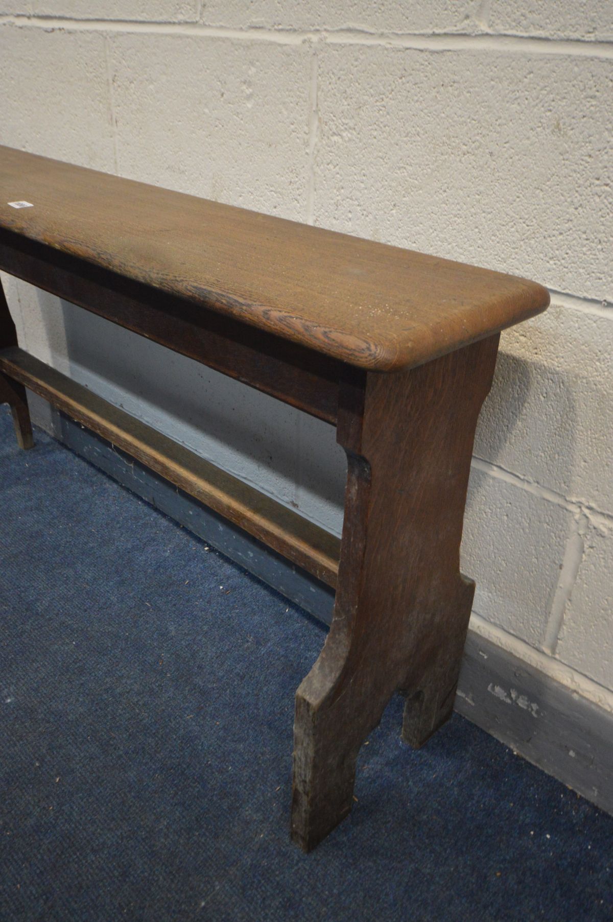 AN EARLY 20TH CENTURY OAK ECCLESIASTICAL BENCH, width 124cm x depth 27cm x height 65cm ( - Image 2 of 2