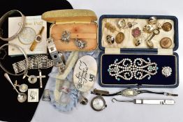 A BOX OF ASSORTED ITEMS, to include a silver old English pattern salt spoon, hallmarked Sheffield