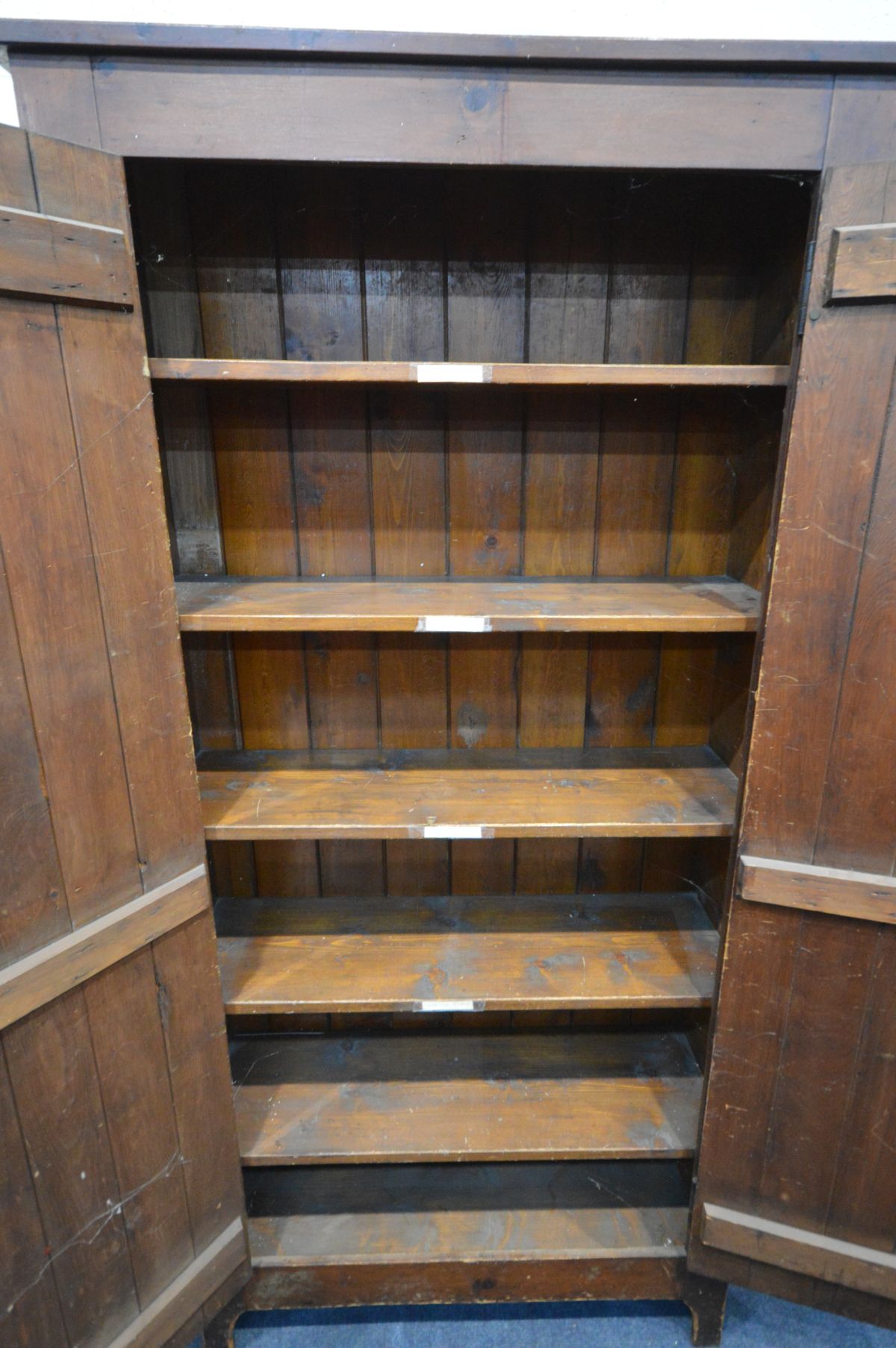 AN EARLY 20TH CENTURY SLATTED TWO DOOR CUPBOARD, width 96cm x depth 31cm x height 191cm - this lot - Image 3 of 3