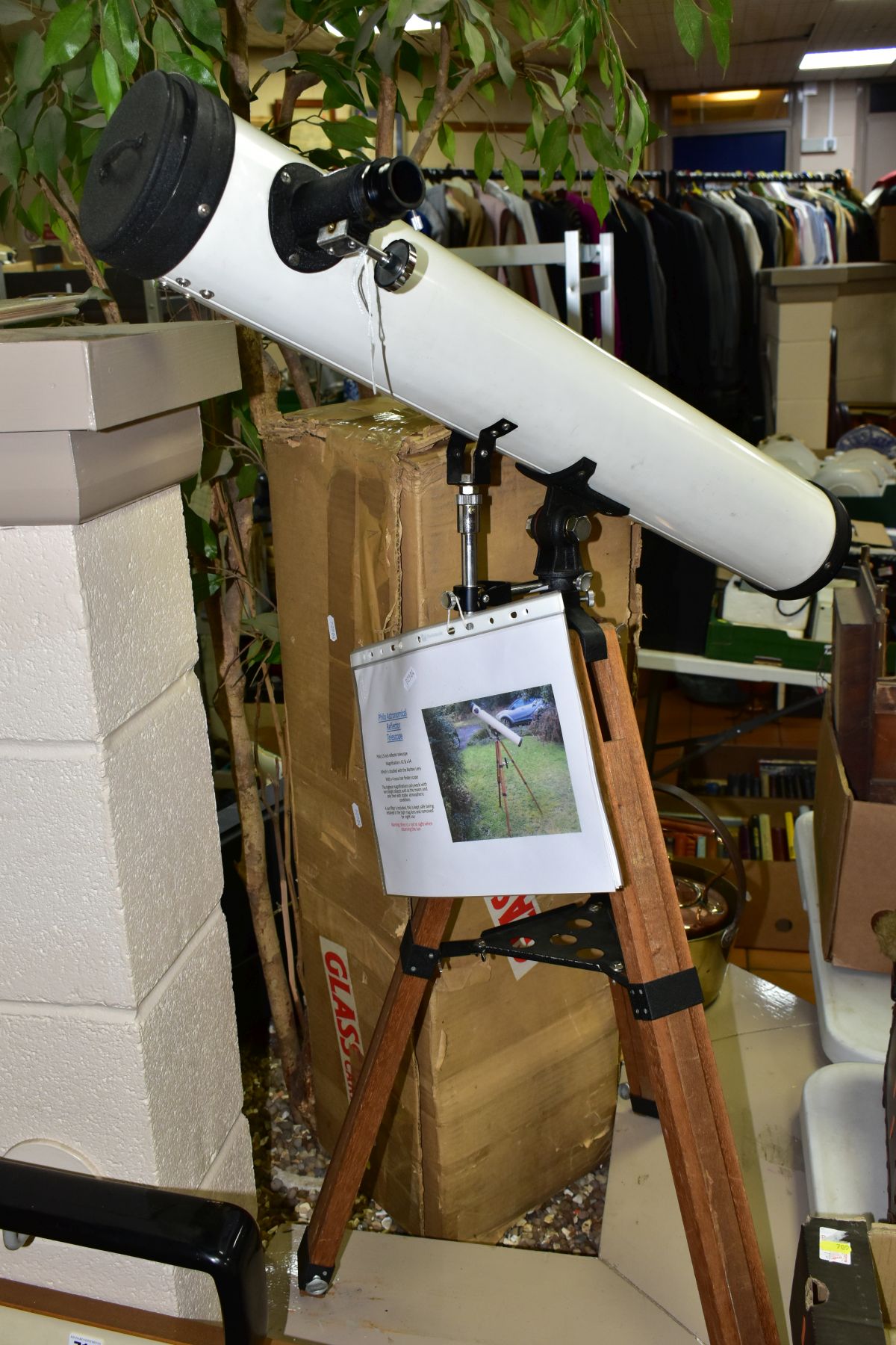 A BOXED PHILO ASTRONOMICAL REFLECTOR TELESCOPE, model no. H-35, serial no. 37324, D=90mm and F=