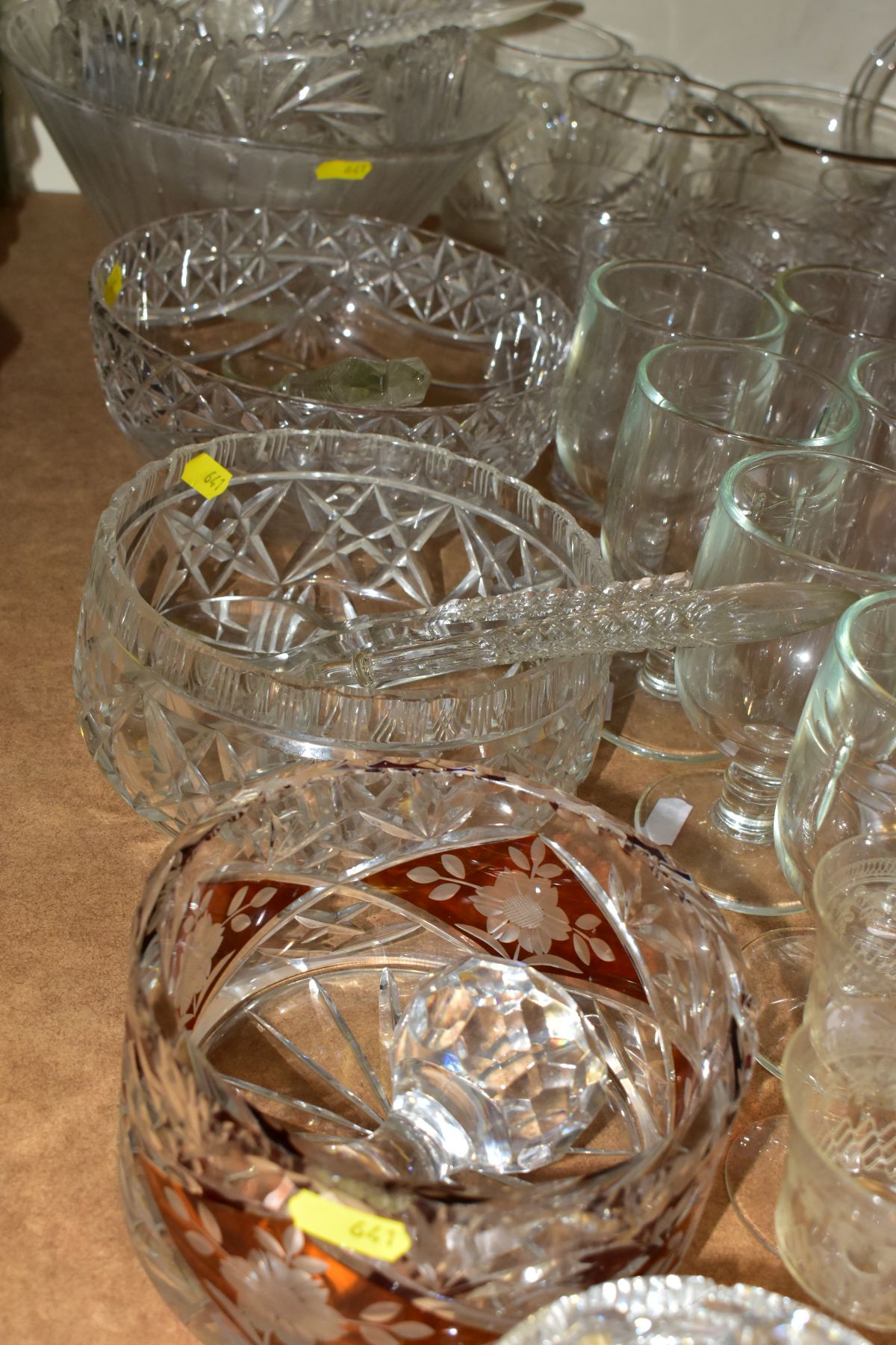 A QUANTITY OF CUT CRYSTAL AND OTHER GLASSWARES, to include a Bohemia Crystal decanter and two - Image 4 of 7