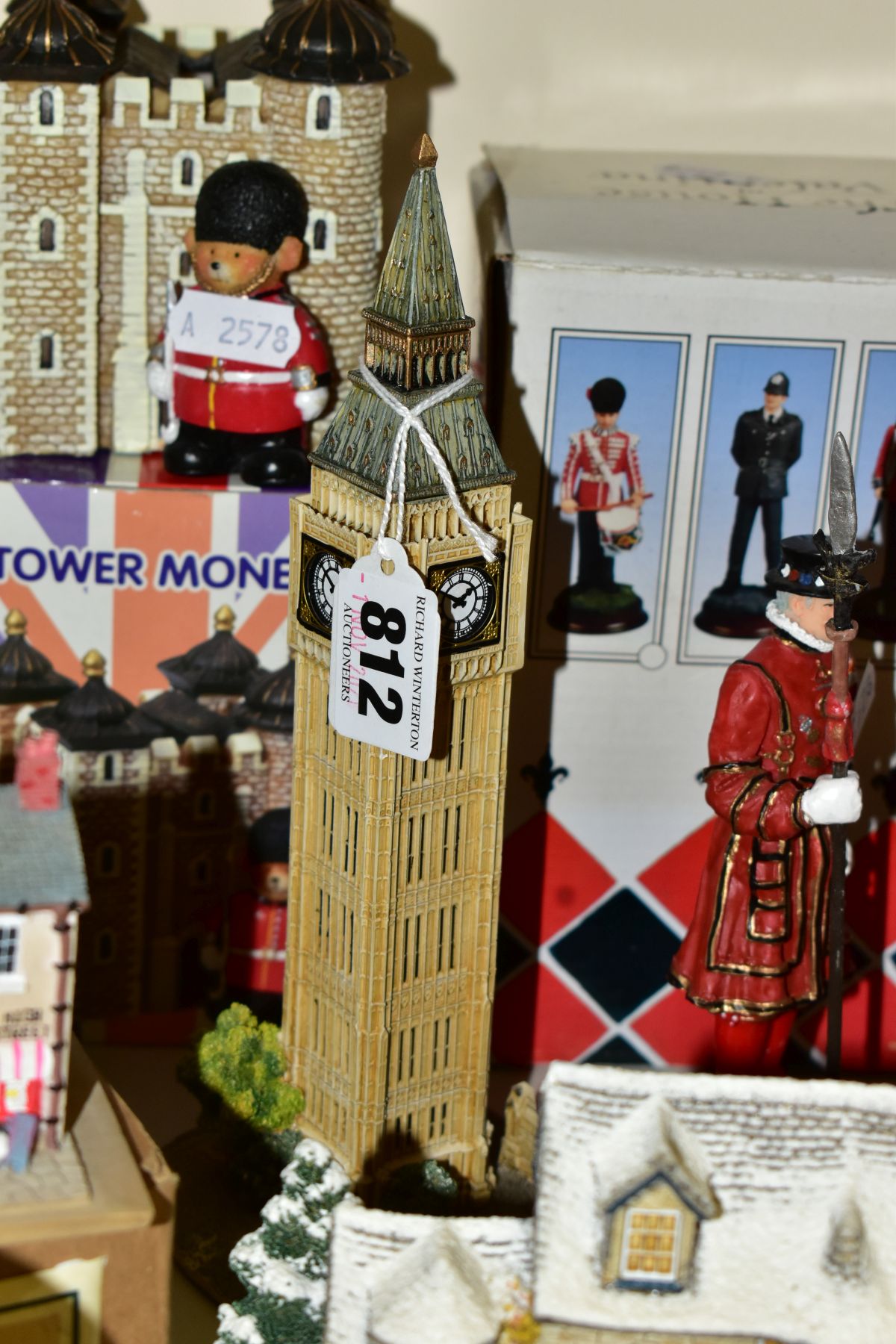 THIRTY SIX MODEL BUILDINGS, RESIN FIGURES, ETC, including Lilliput Lane 'Queen of Hearts' boxed, ' - Image 7 of 10