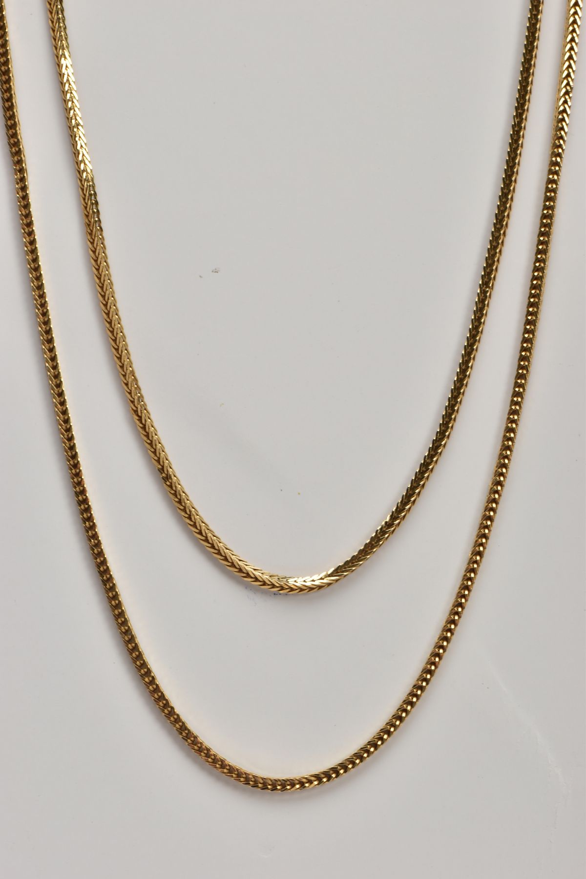 A YELLOW METAL BOX CHAIN, chain stamped '750', fitted with a spring clasp stamped '9ct', length - Image 2 of 3