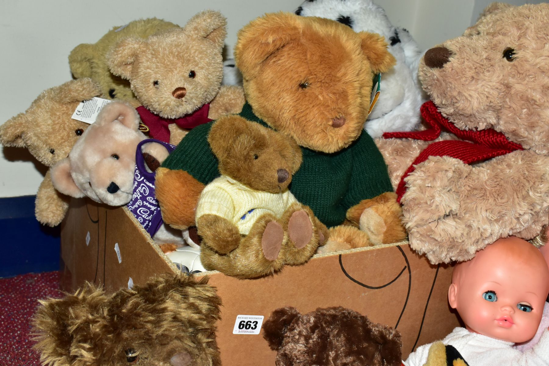 A BOX OF TEDDY BEARS, SOFT TOYS AND DOLLS, to include Giorgio, Beverly Hills 1997 Collectors Bear, a - Image 3 of 3