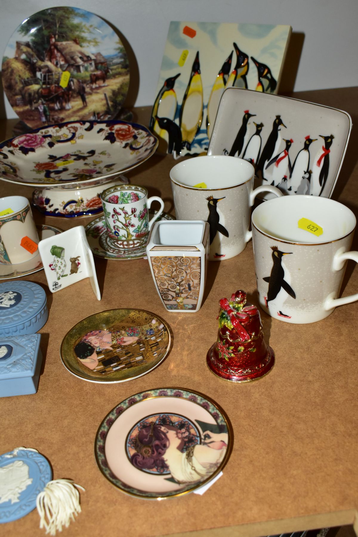 A GROUP OF CERAMIC GIFTWARE ETC, to include Aynsley Pembroke, Cottage Garden, Rennie Mackintosh, and - Image 2 of 6