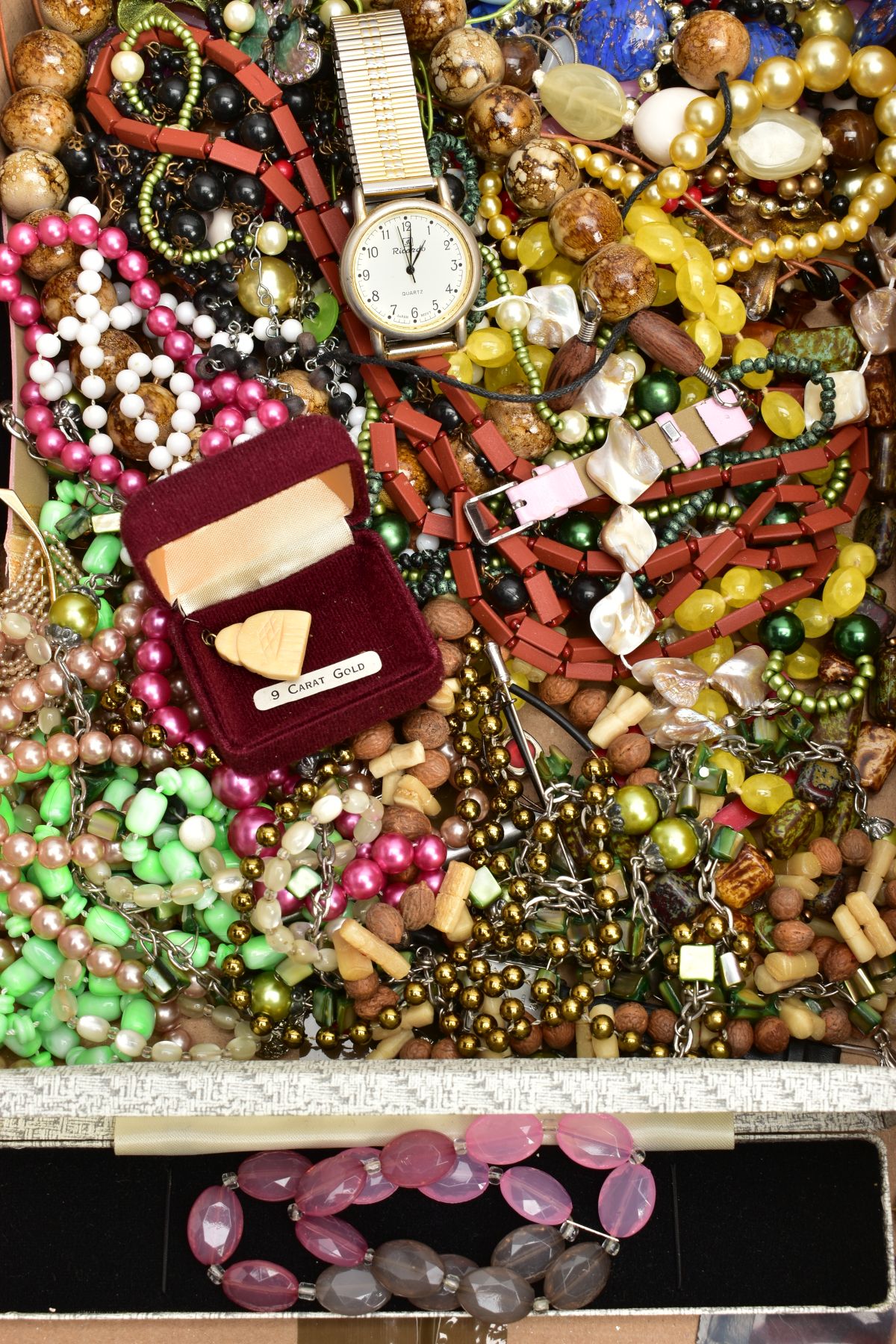 A BOX OF MOSTLY COSTUME JEWELLERY AND OLD BRITISH COINAGE, to include a broken Victorian oval jet - Image 2 of 7