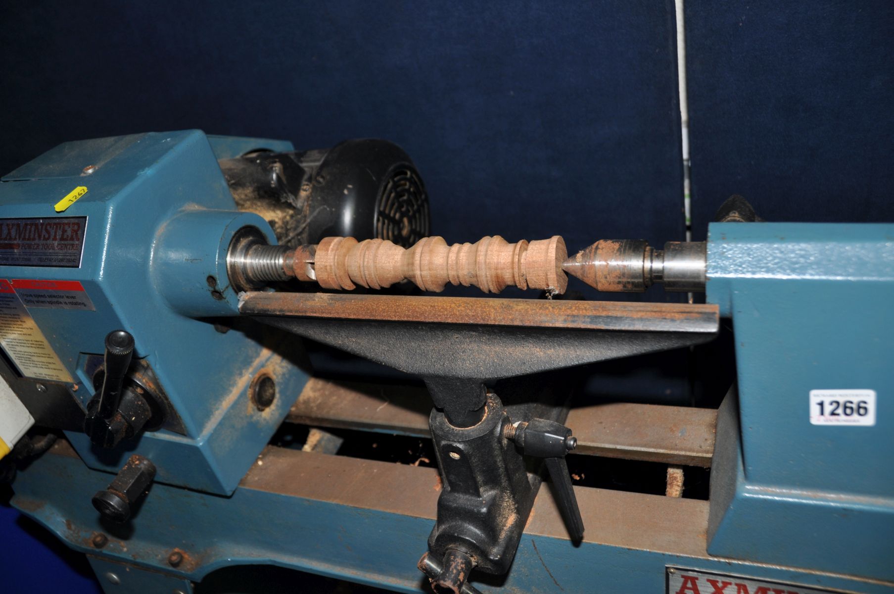 AN AXMINSTER APTC M950 WOODTURNING LATHE on stand, with three rests, a rest extension and a tray - Image 4 of 5