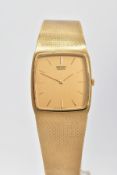 A GENTLEMAN'S 9CT GOLD SEIKO WATCH, the square gold coloured face with baton hour markers, tapered