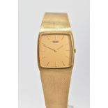 A GENTLEMAN'S 9CT GOLD SEIKO WATCH, the square gold coloured face with baton hour markers, tapered