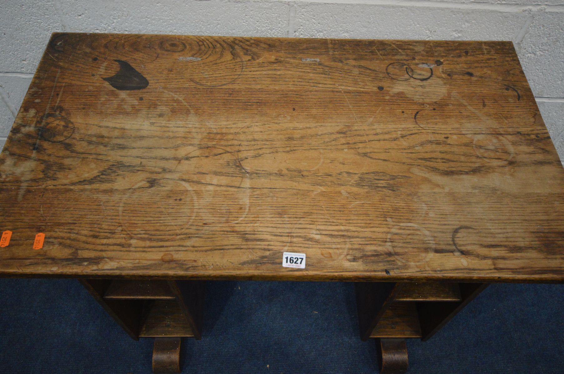 AN EARLY 20TH CENTURY OAK DESK with twin slim pedestals, and two drawers, width 90cm x depth 50cm - Image 3 of 3