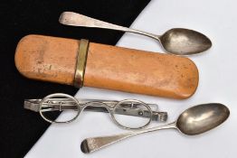 A PAIR OF GEORGIAN SPECTACLES WITH A FITTED WOODEN CASE AND TWO TEASPOONS, the white metal